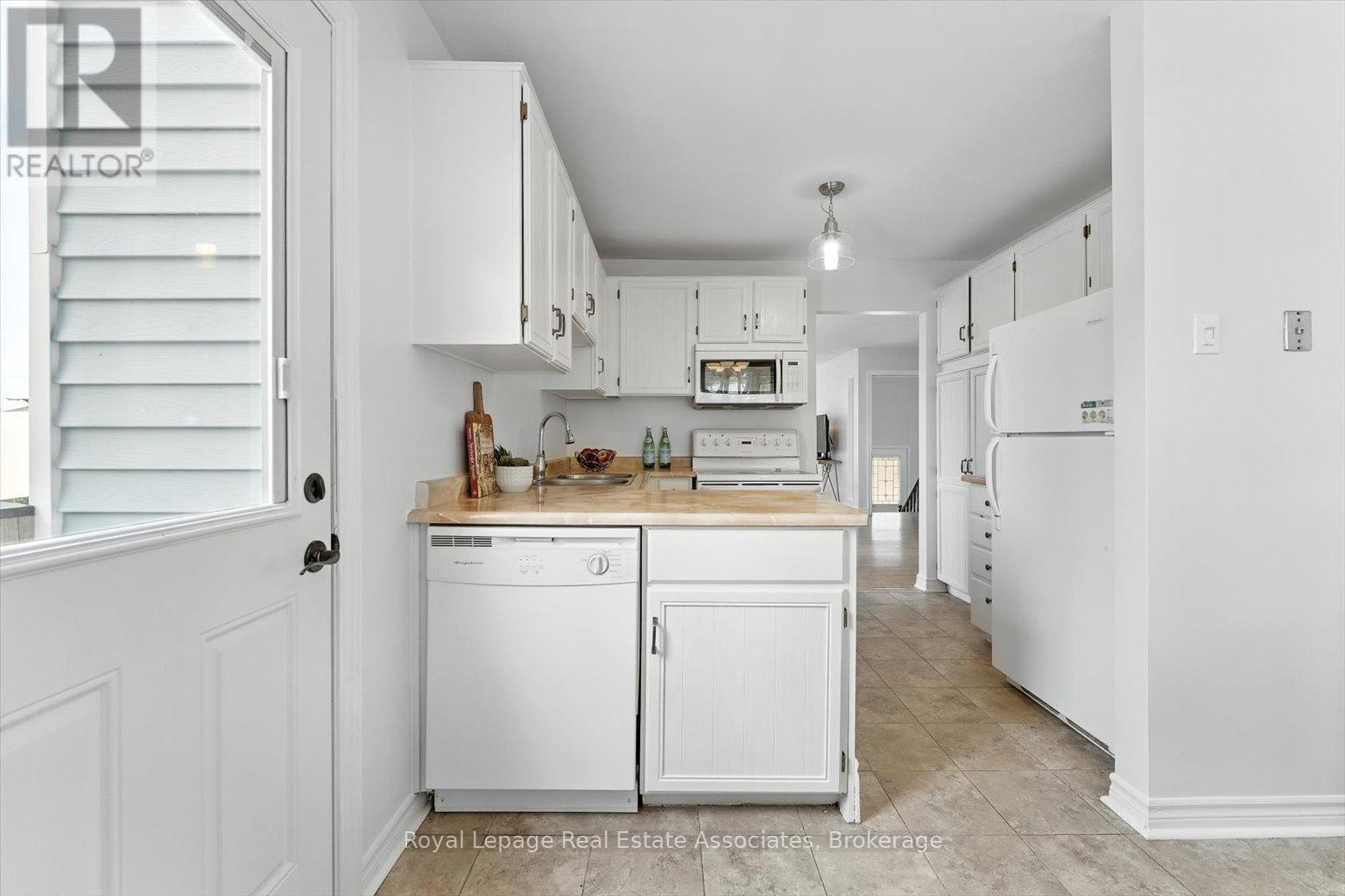 Photo 12 of 45 Quarry Drive, Orangeville ON