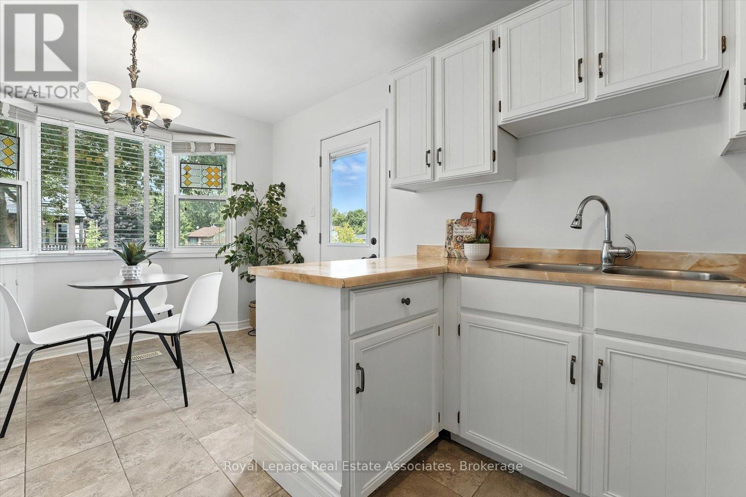 Photo 15 of 45 Quarry Drive, Orangeville ON