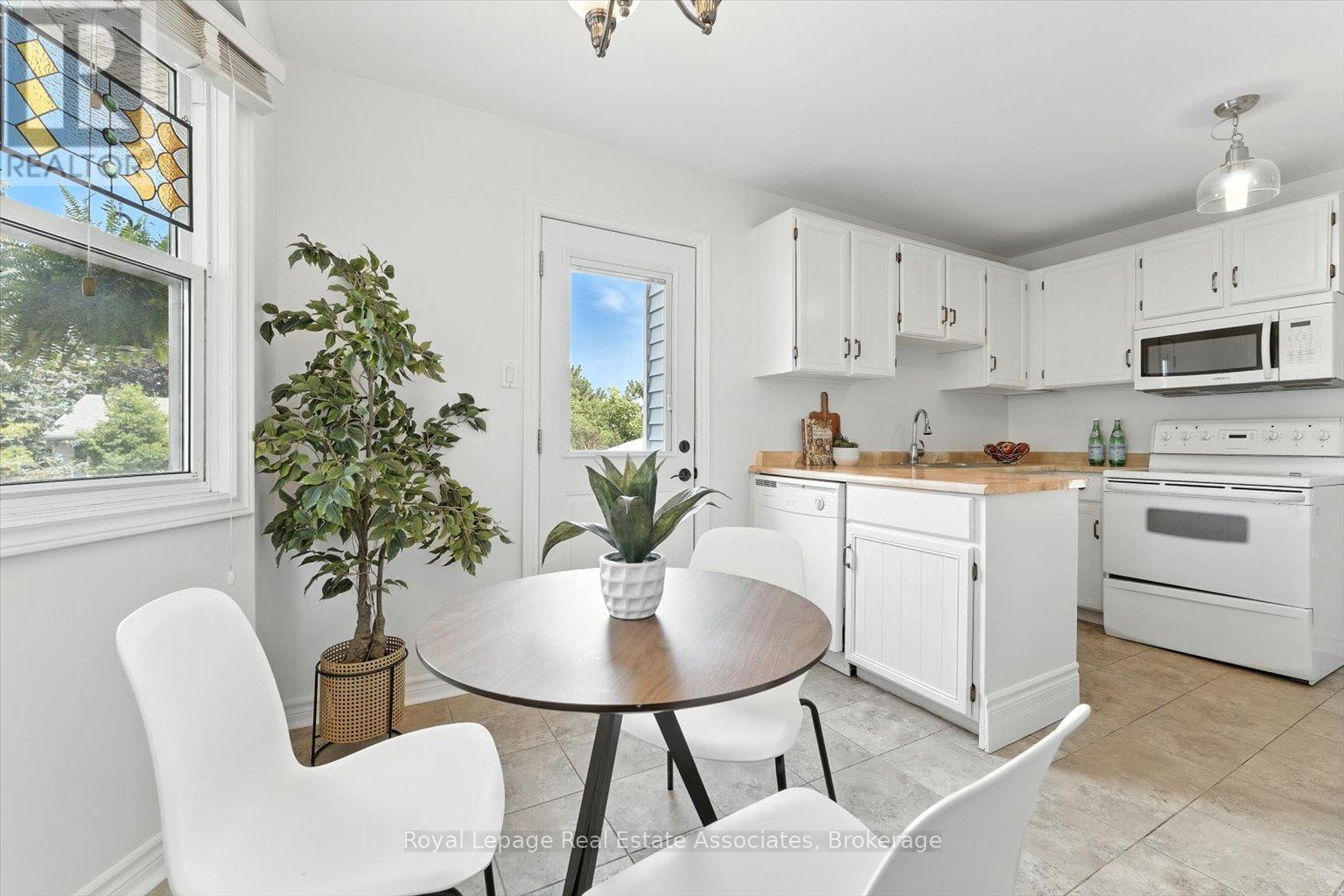 Photo 16 of 45 Quarry Drive, Orangeville ON