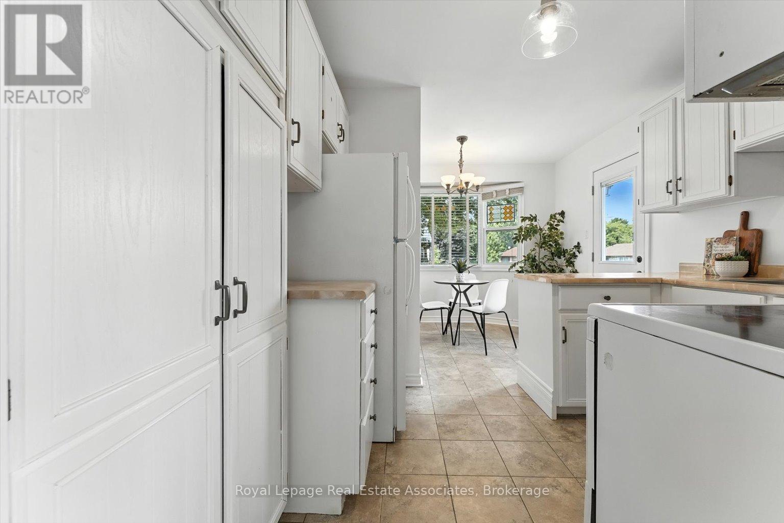 Photo 17 of 45 Quarry Drive, Orangeville ON