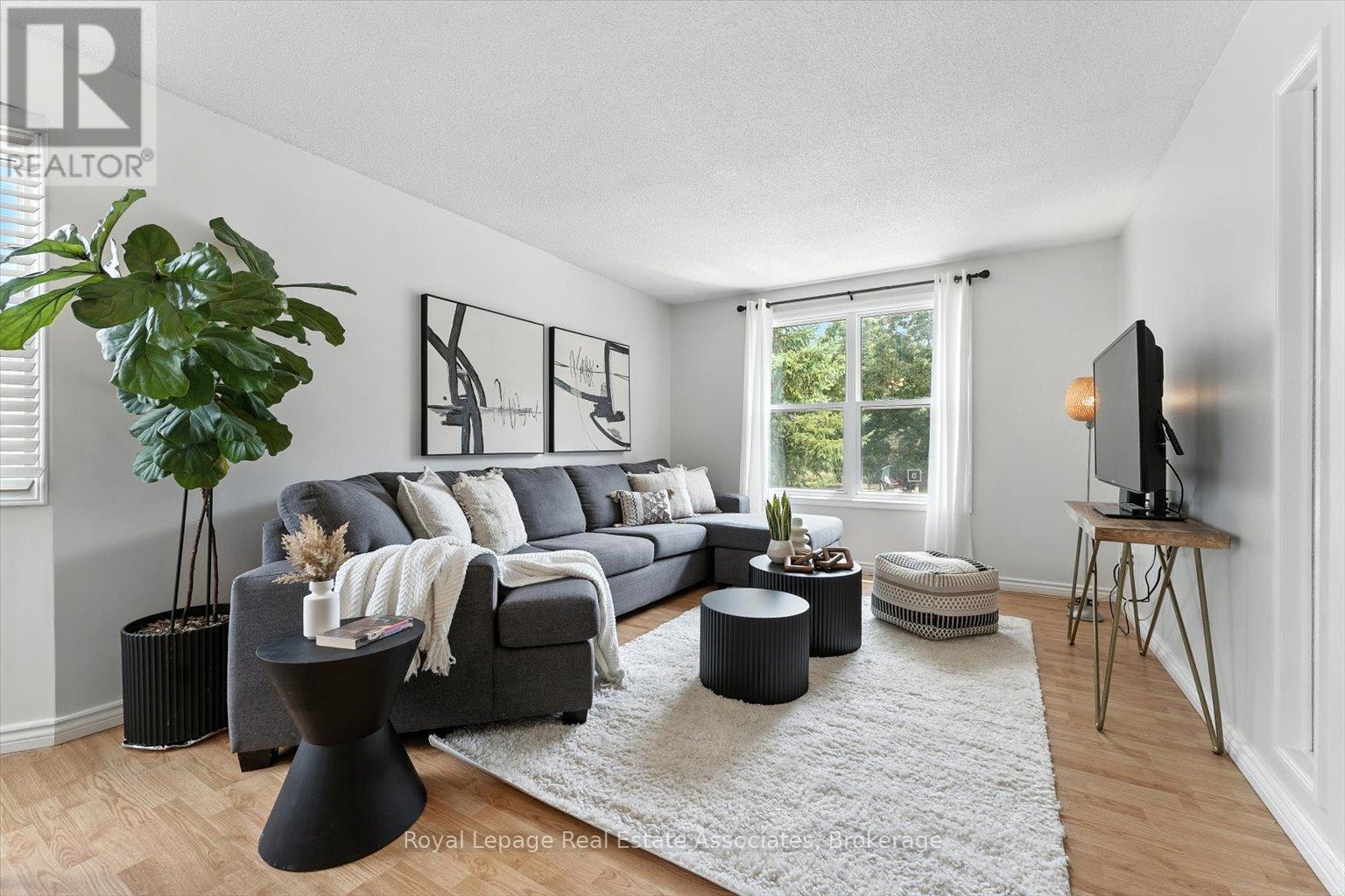 Photo 18 of 45 Quarry Drive, Orangeville ON