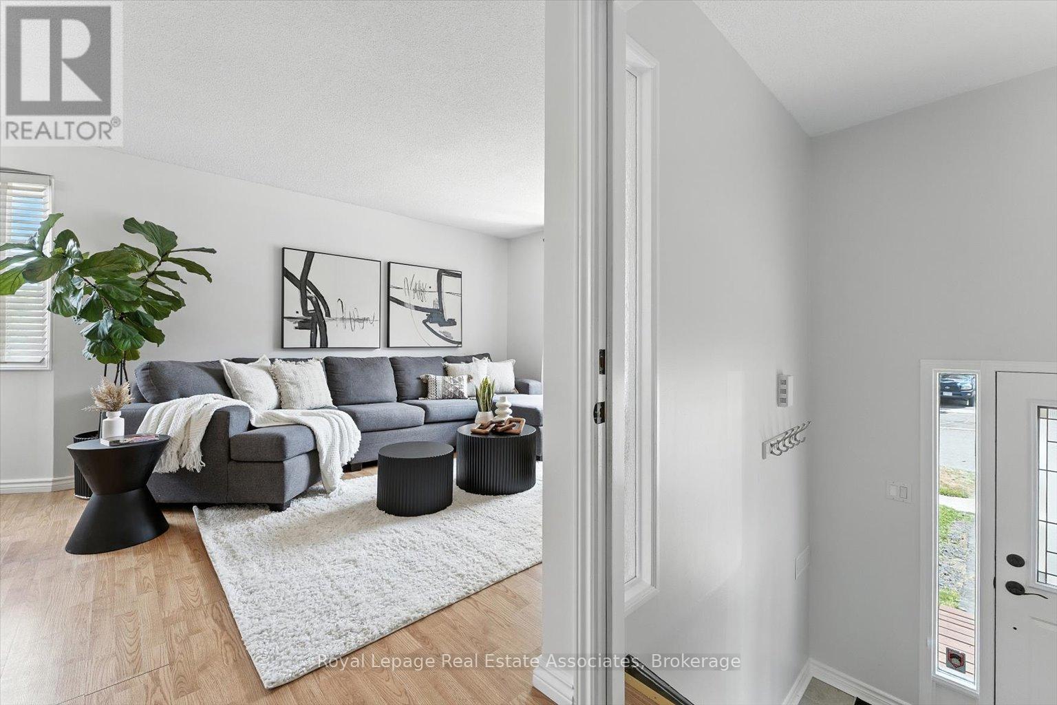 Photo 19 of 45 Quarry Drive, Orangeville ON