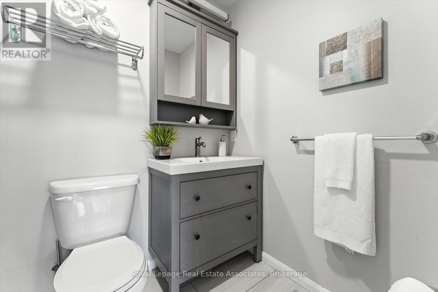 Photo 20 of 45 Quarry Drive, Orangeville ON