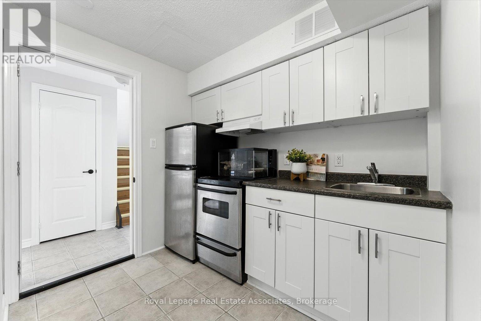 Photo 26 of 45 Quarry Drive, Orangeville ON