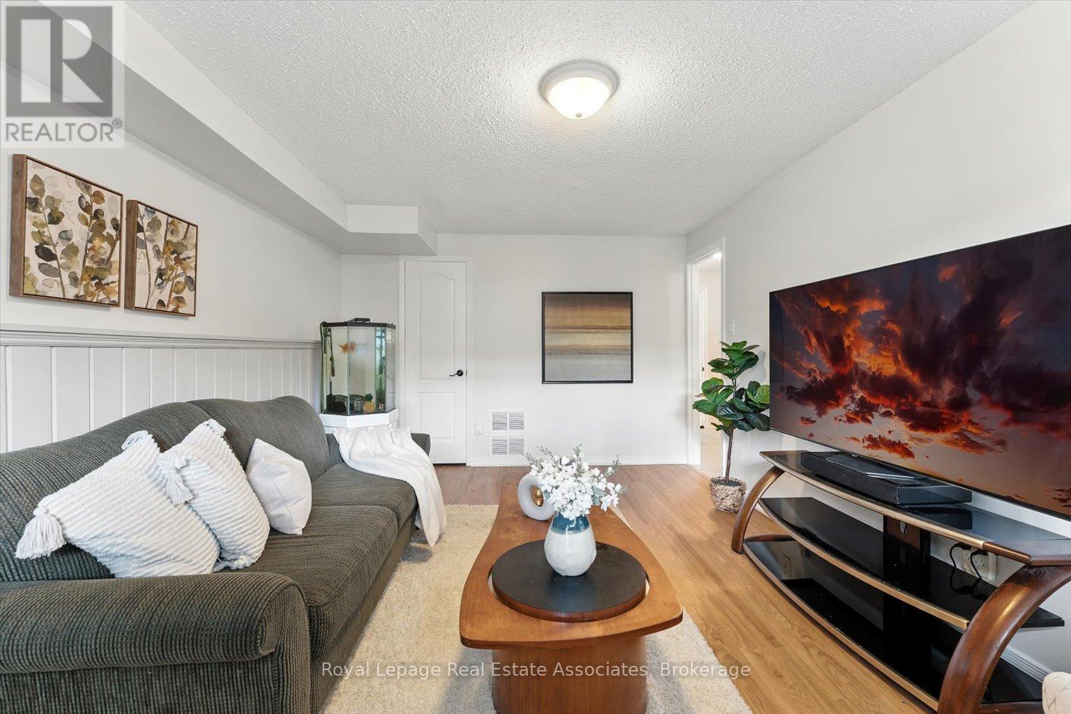 Photo 31 of 45 Quarry Drive, Orangeville ON