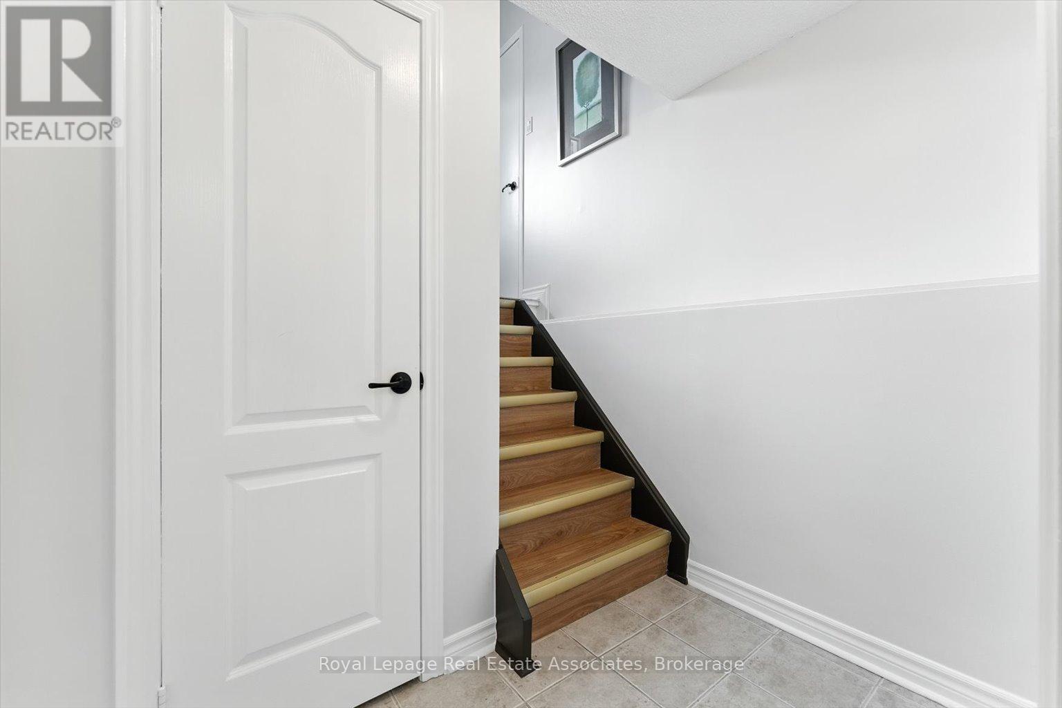 Photo 33 of 45 Quarry Drive, Orangeville ON