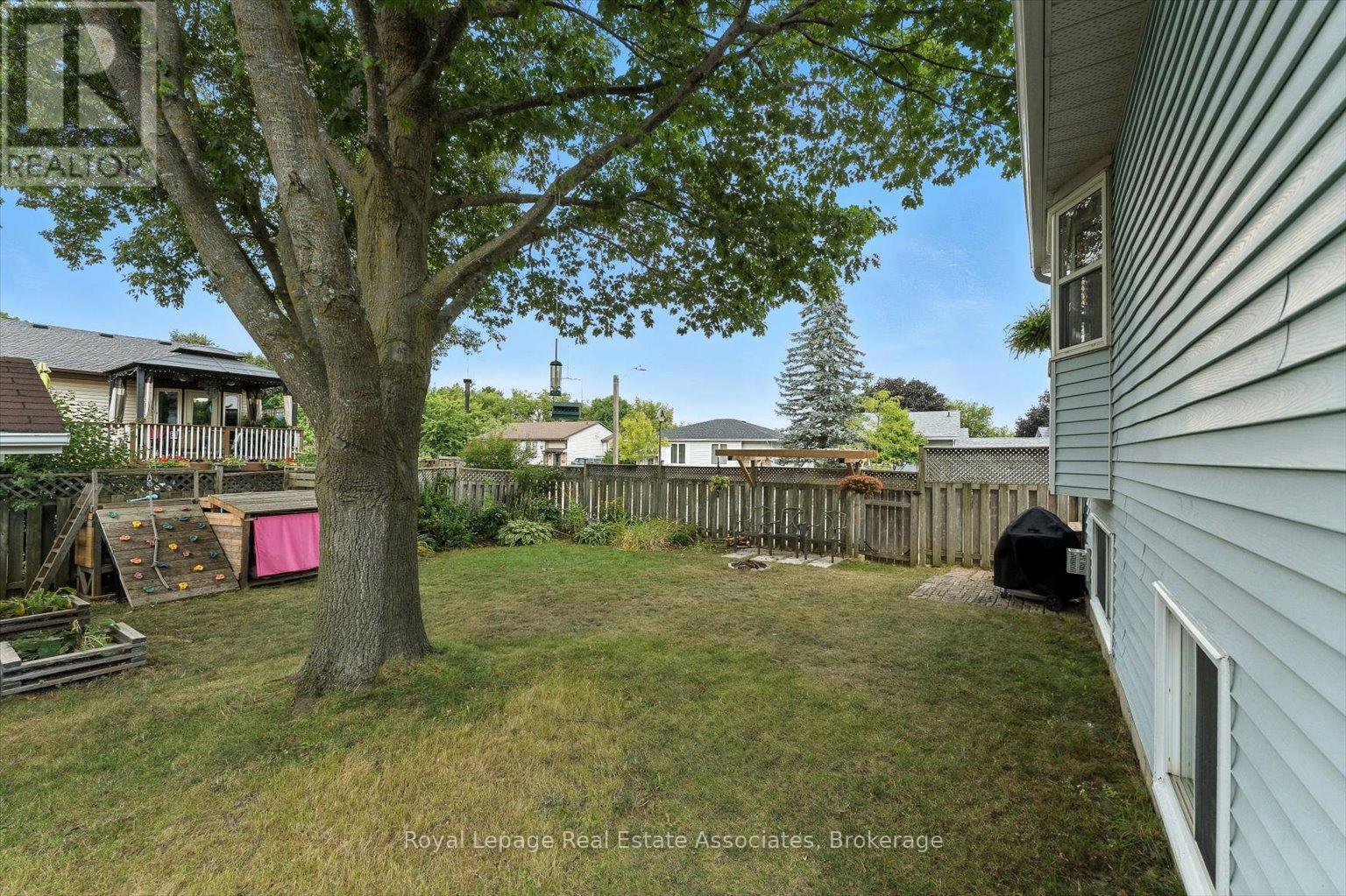 Photo 41 of 45 Quarry Drive, Orangeville ON