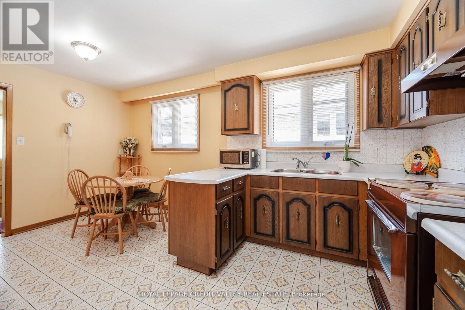 Photo 4 of 55 Shoreham Drive, Toronto ON