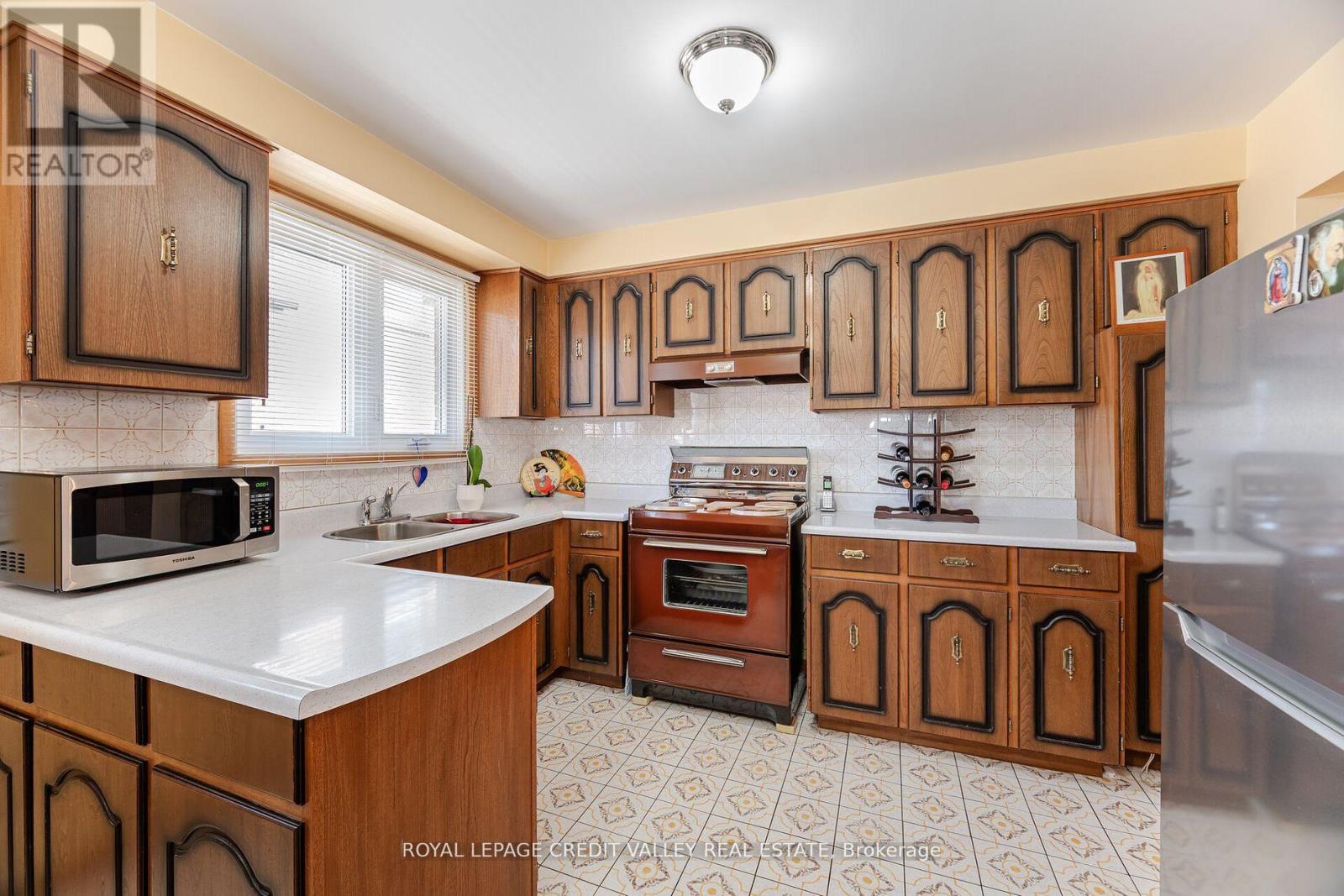 Photo 13 of 55 Shoreham Drive, Toronto ON