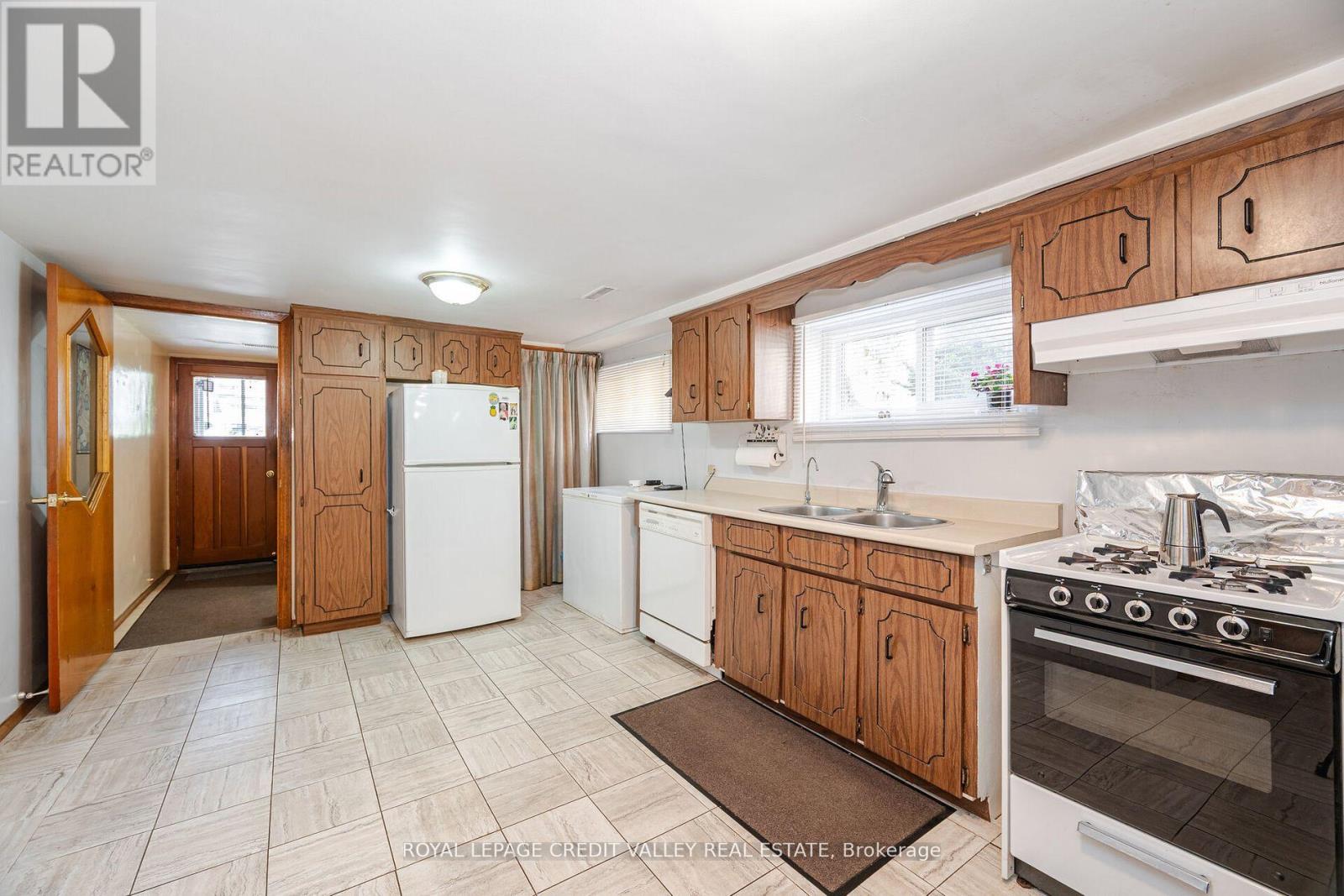 Photo 6 of 55 Shoreham Drive, Toronto ON