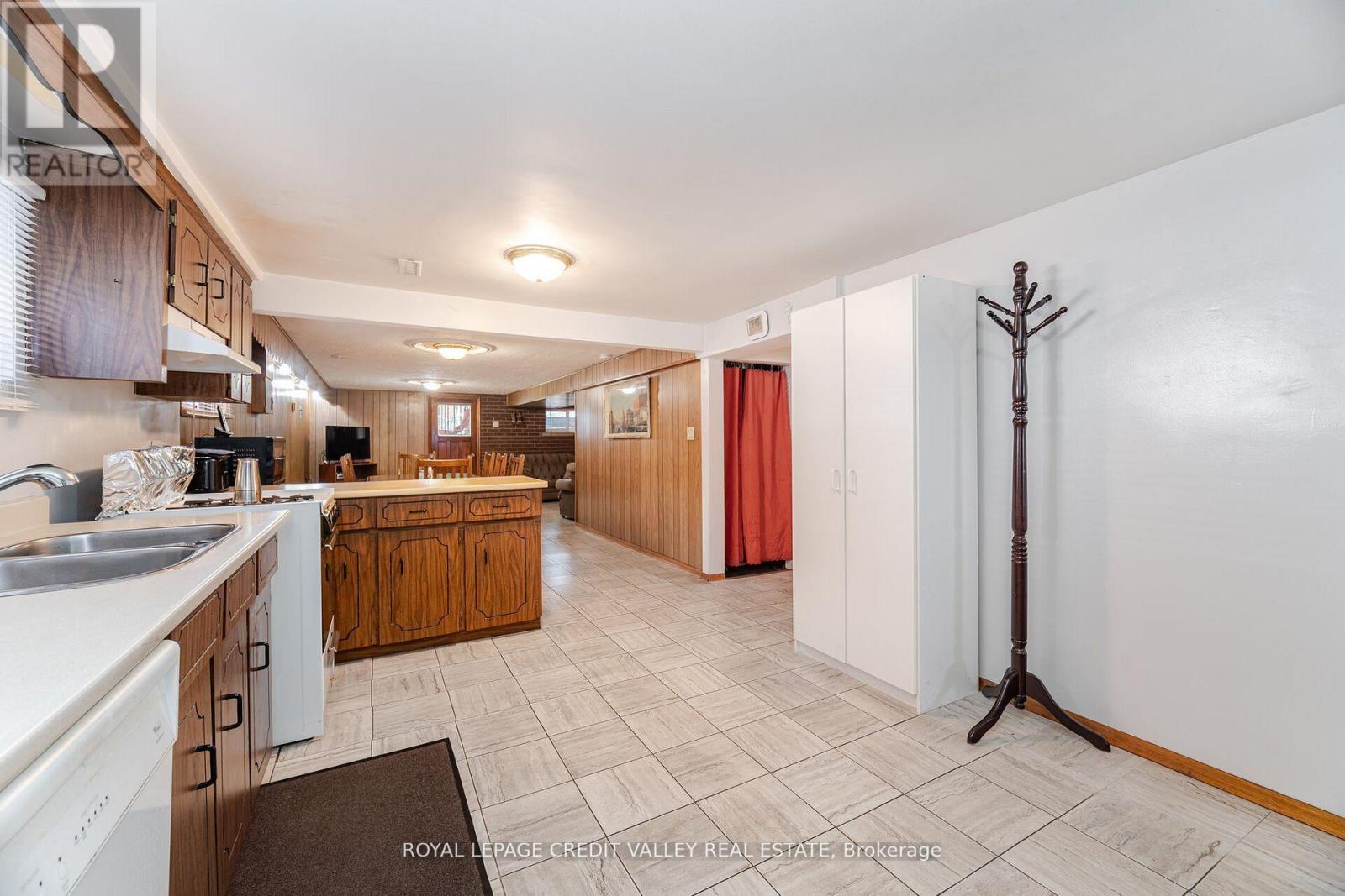 Photo 8 of 55 Shoreham Drive, Toronto ON