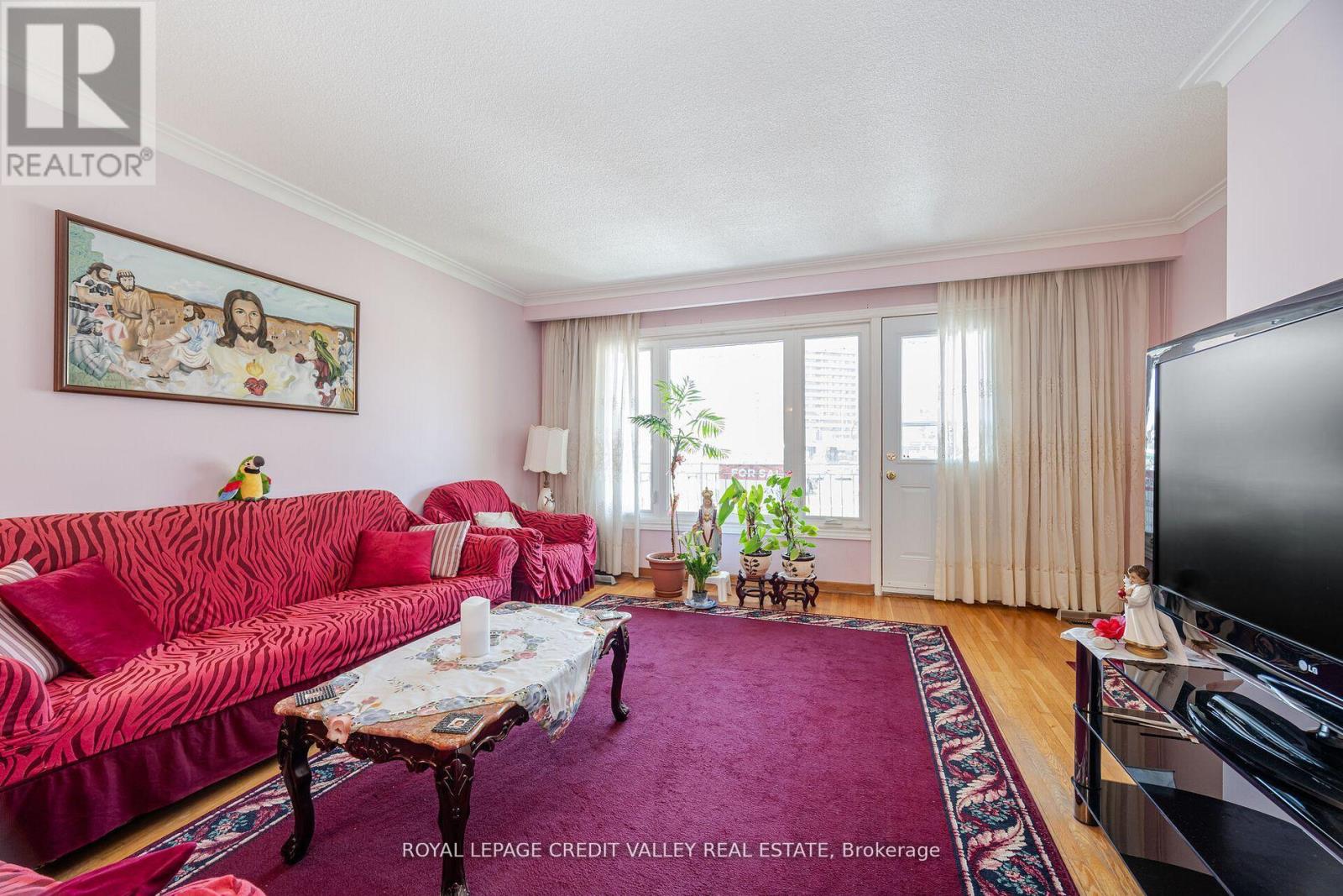 Photo 24 of 55 Shoreham Drive, Toronto ON