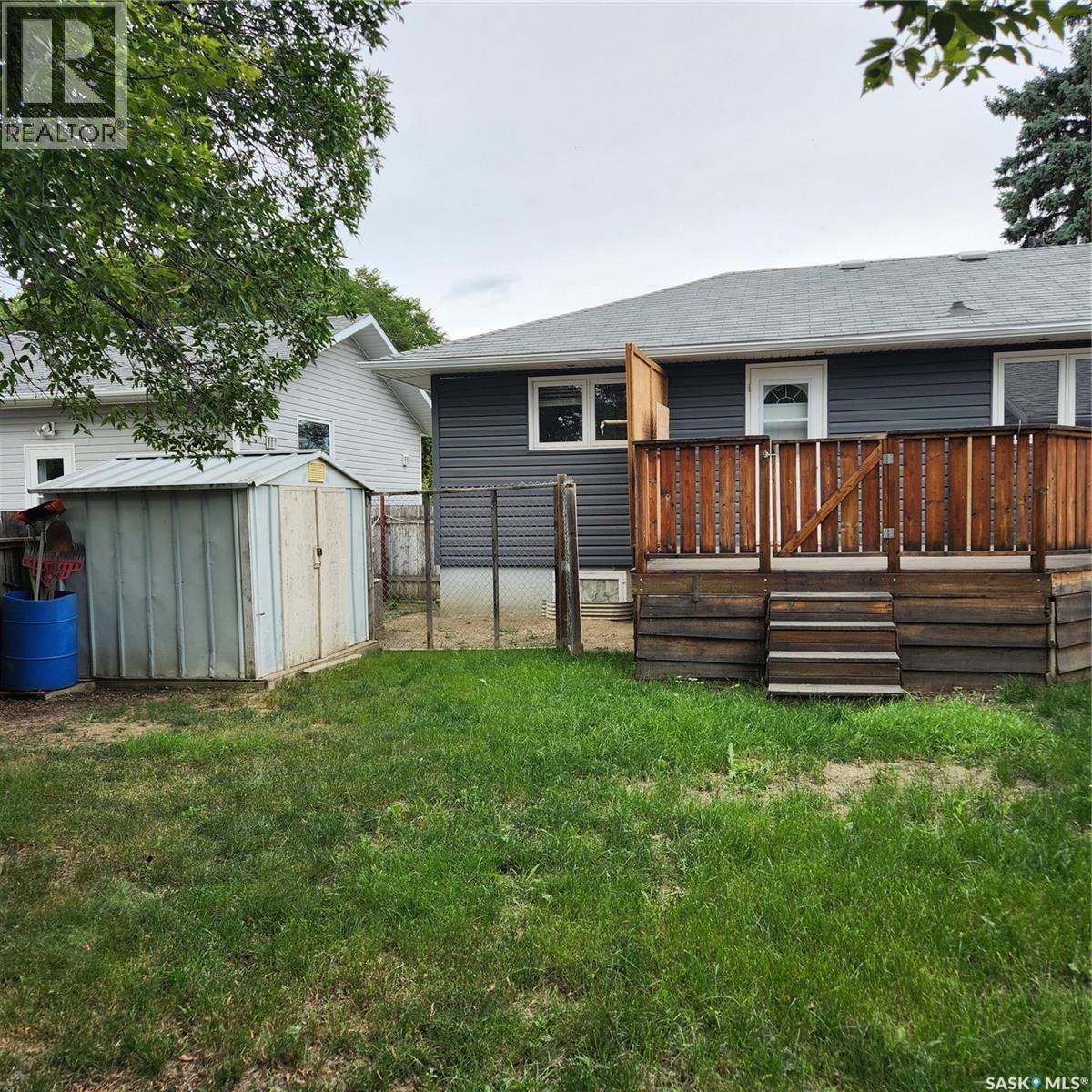 Photo 8 of 911 Grace Street, Moose Jaw SK
