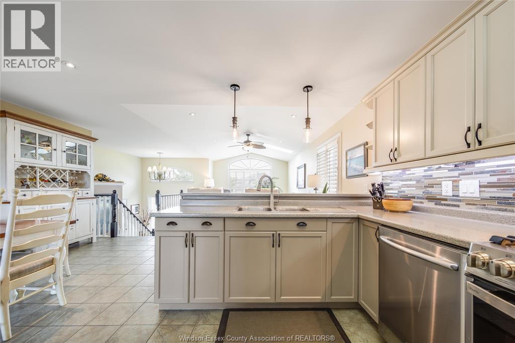 Photo 15 of 209 James Avenue, Kingsville ON