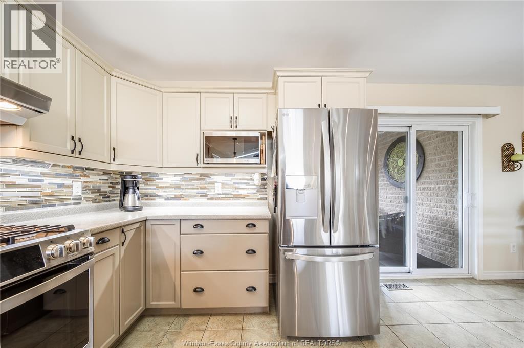 Photo 18 of 209 James Avenue, Kingsville ON