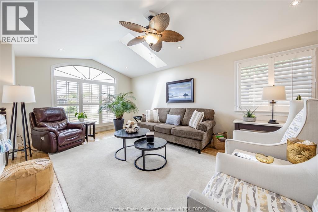 Photo 8 of 209 James Avenue, Kingsville ON