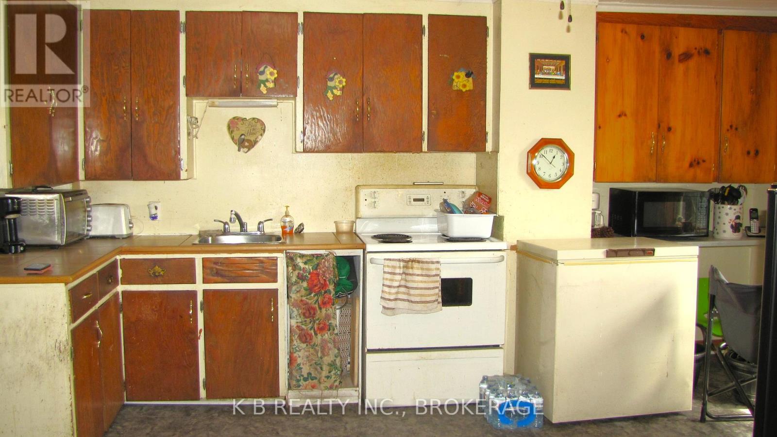 Photo 3 of 229 Gore Street E, Perth ON