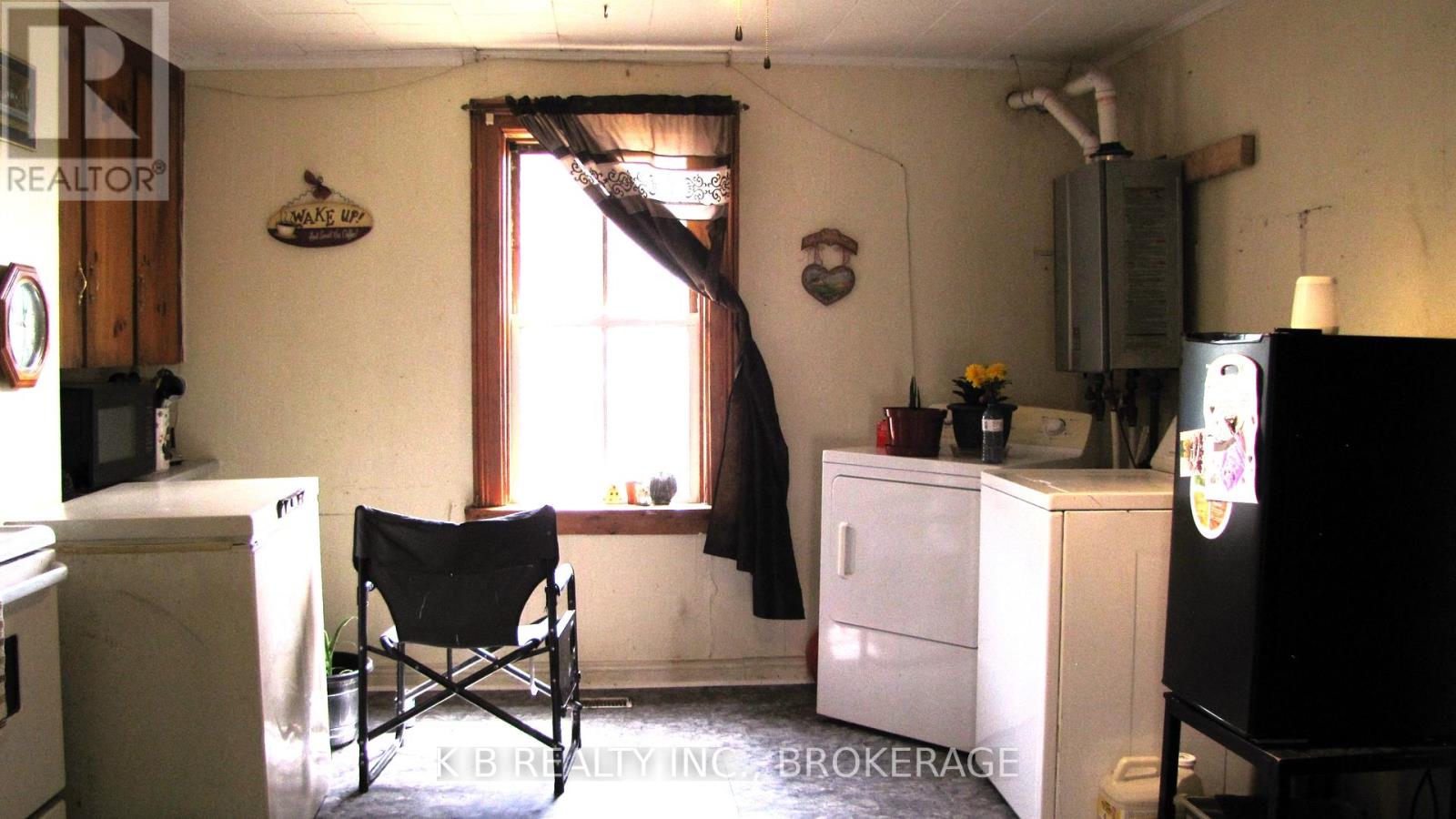 Photo 4 of 229 Gore Street E, Perth ON