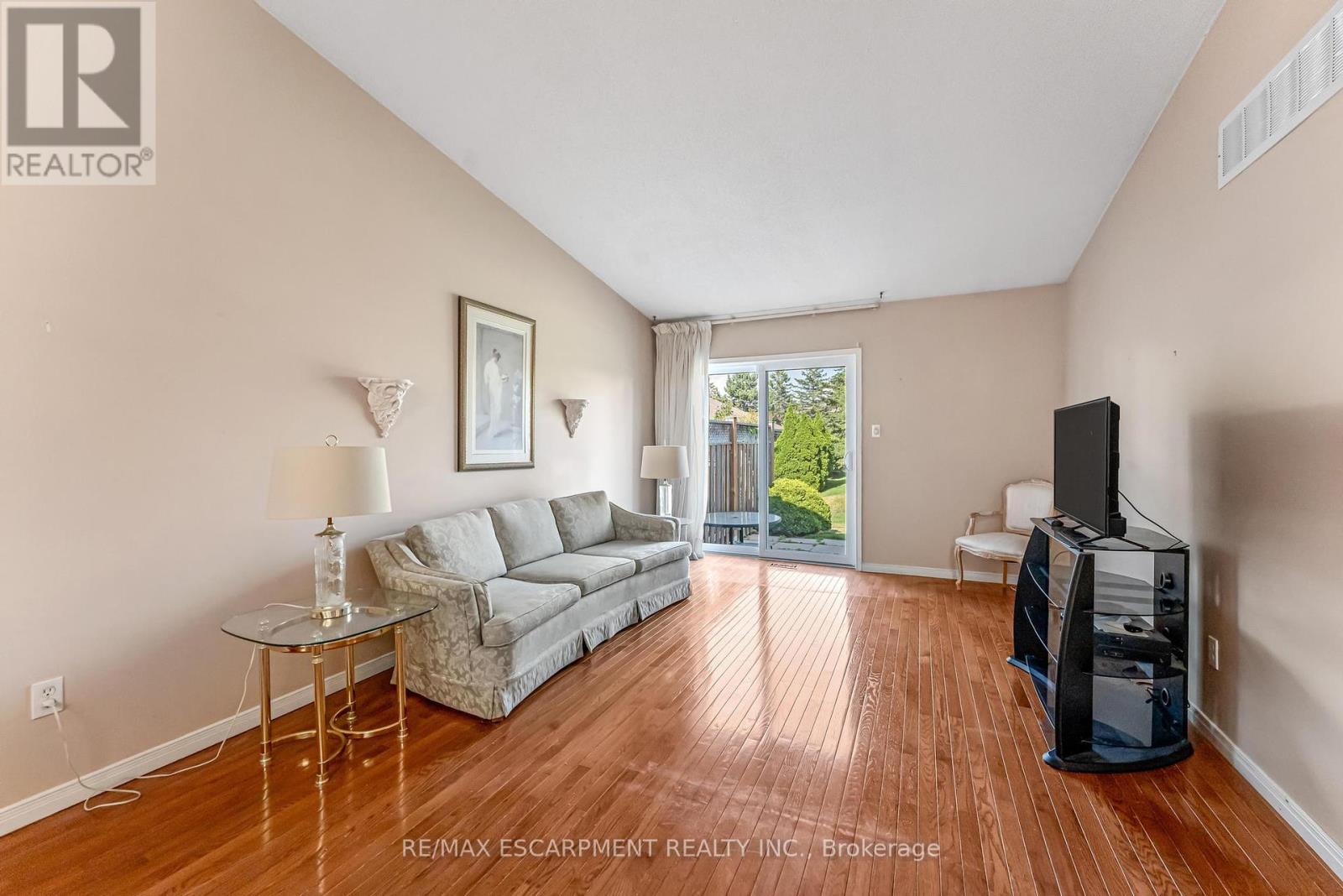 Photo 4 of 17 25 Kitty Murray Lane, Hamilton ON