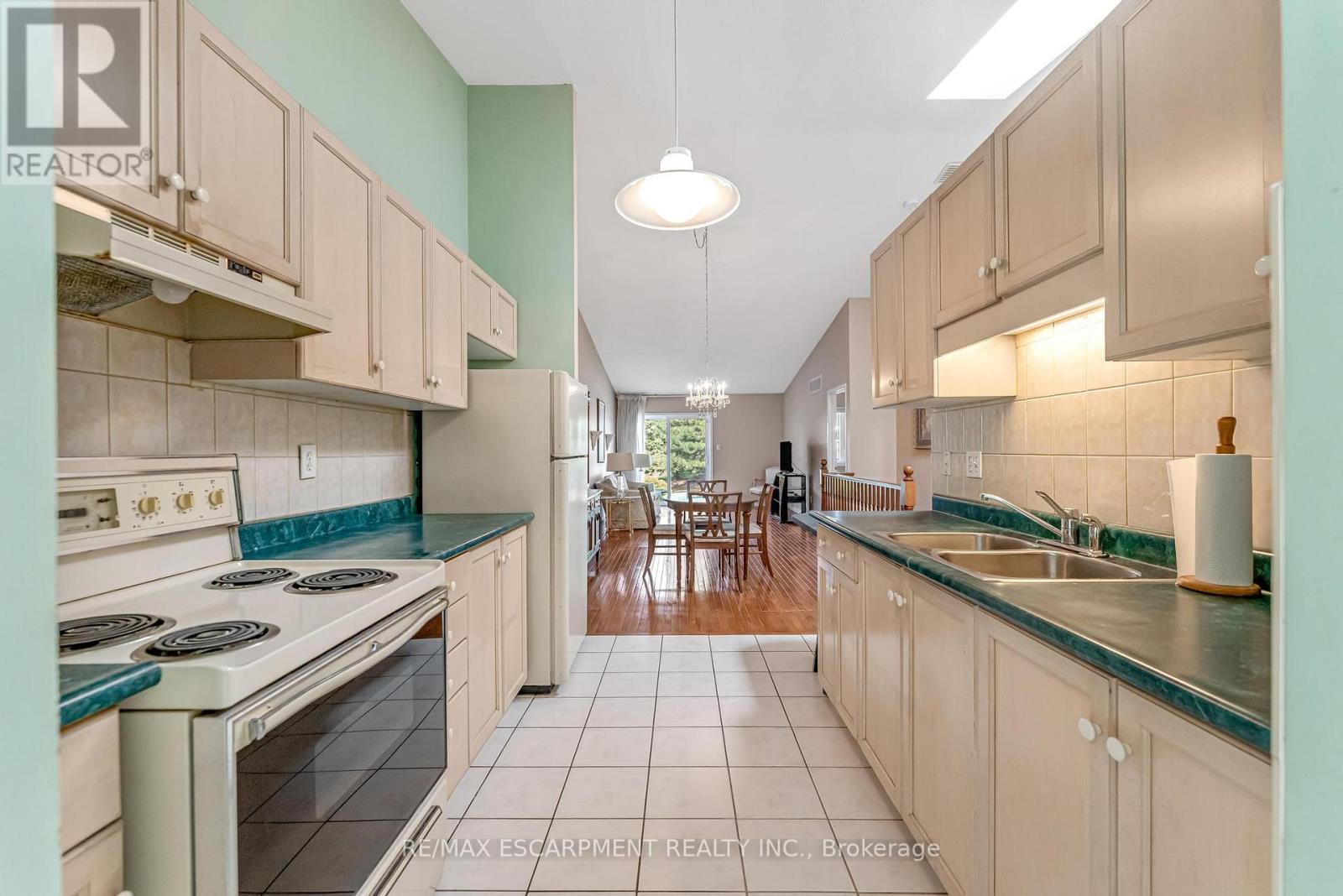 Photo 5 of 17 25 Kitty Murray Lane, Hamilton ON