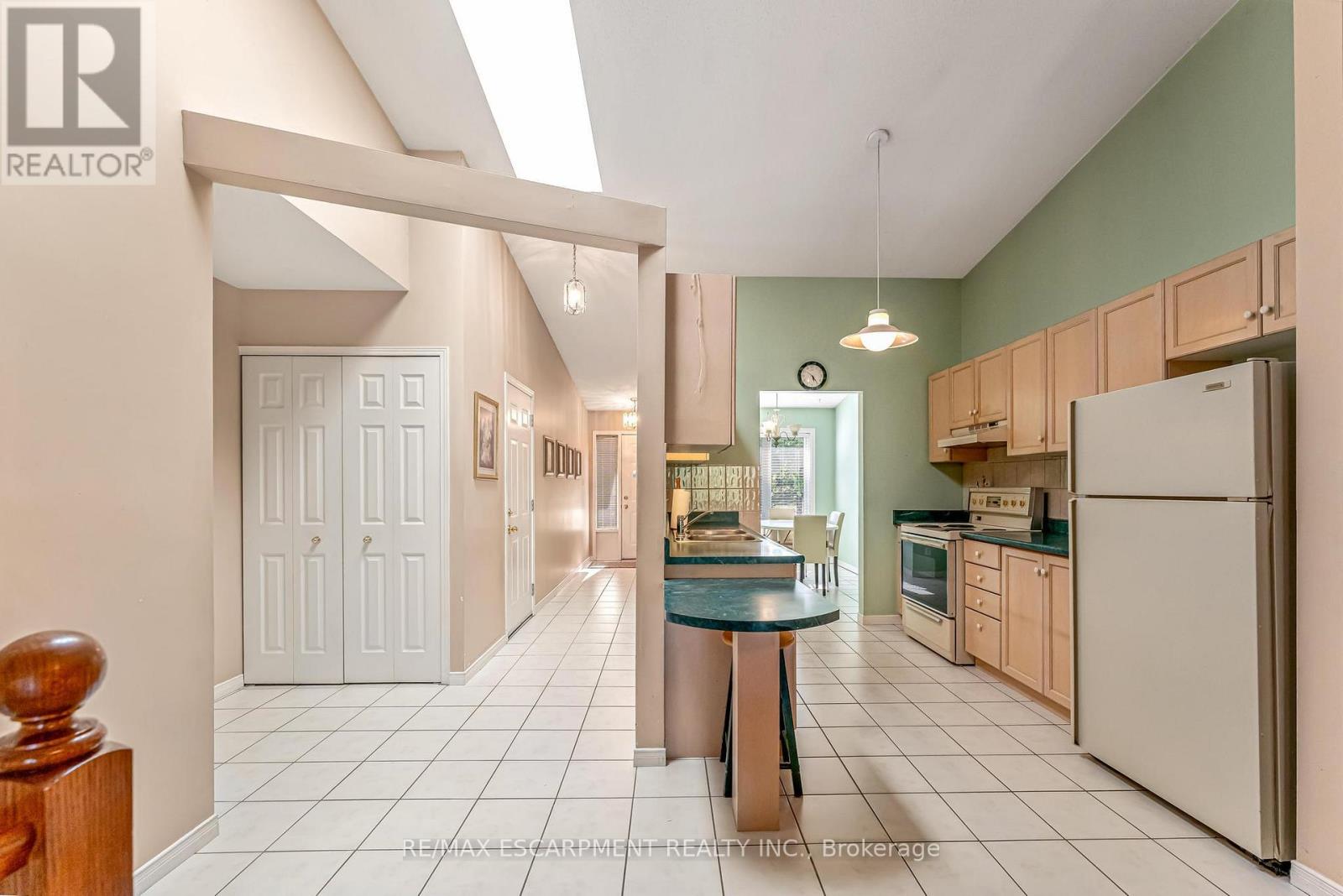 Photo 6 of 17 25 Kitty Murray Lane, Hamilton ON