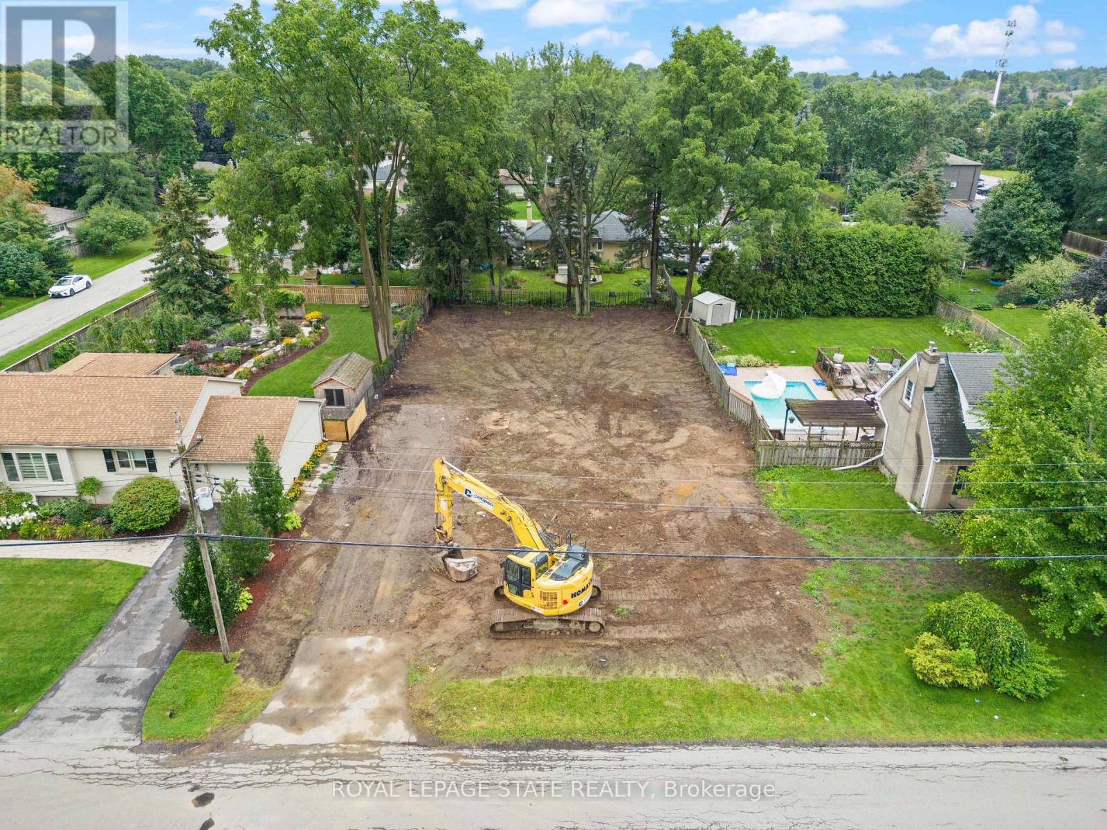 Photo 3 of 28 Calvin Street, Hamilton ON