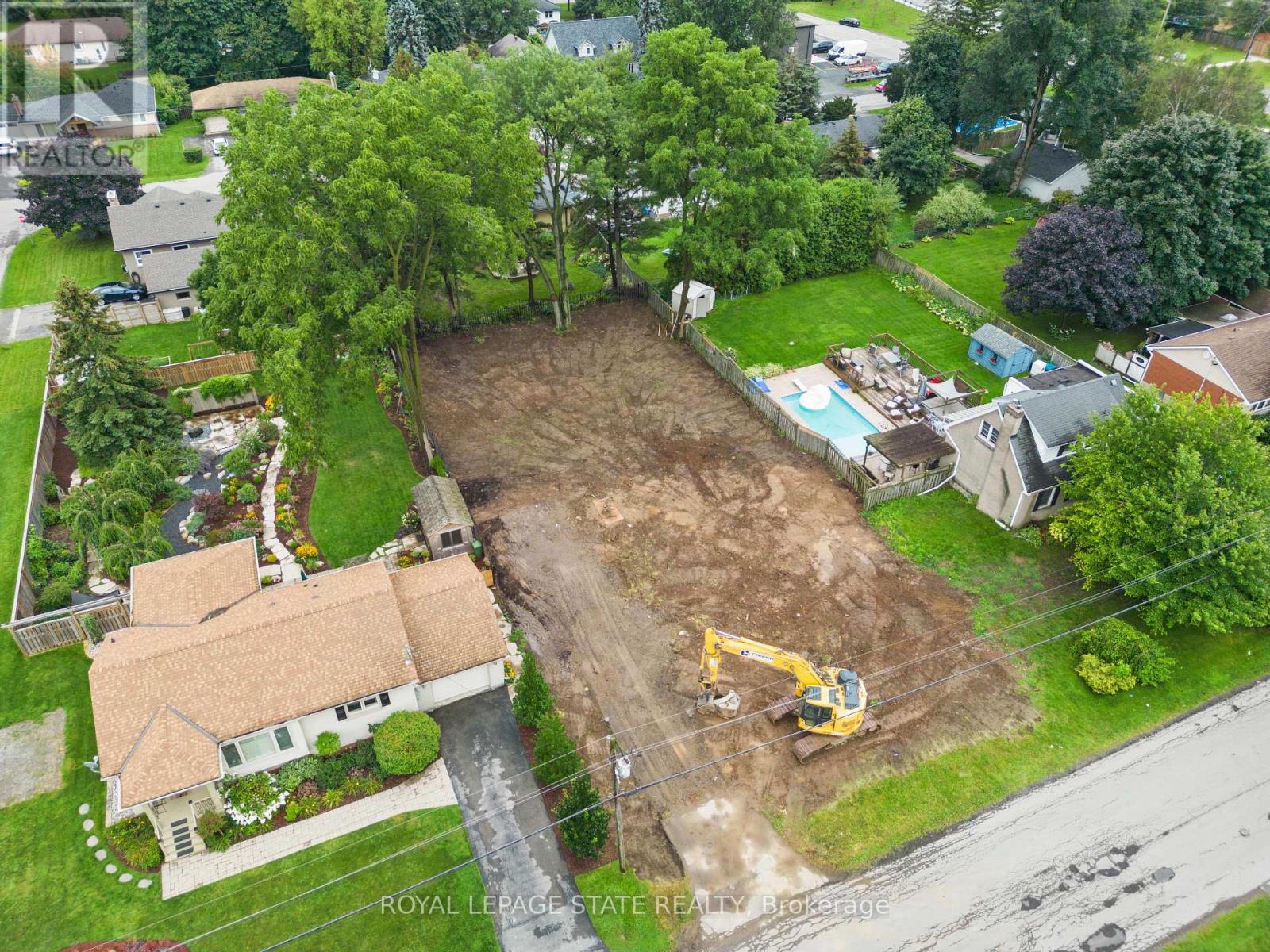 Photo 5 of 28 Calvin Street, Hamilton ON