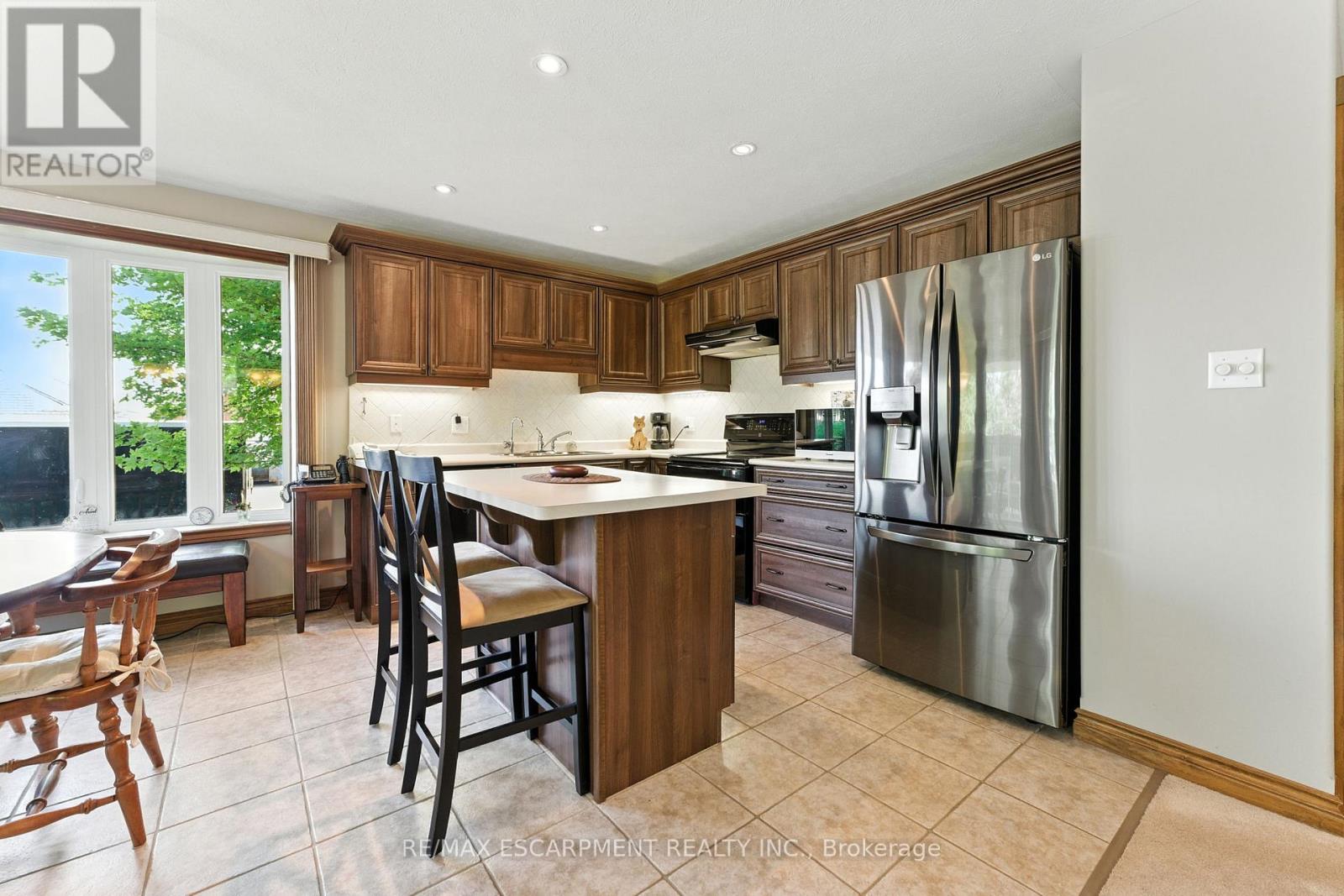 Photo 11 of 50 Upper Canada Drive, Norfolk ON