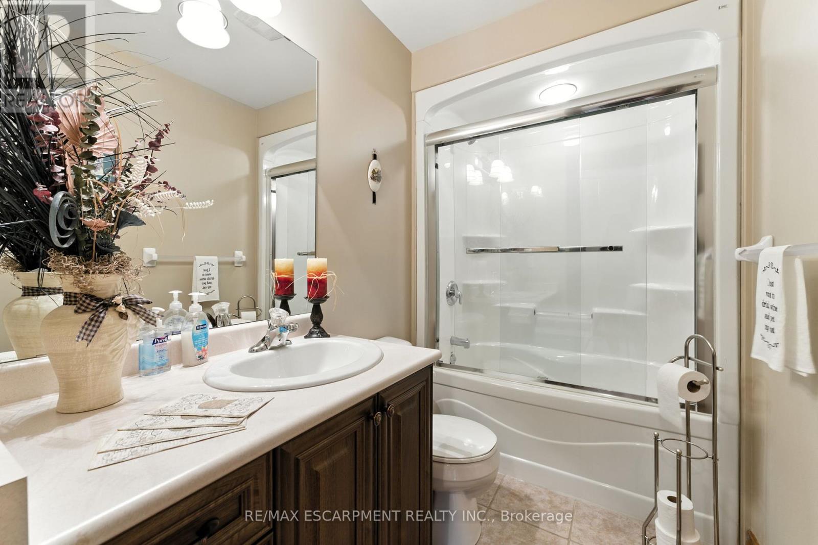 Photo 17 of 50 Upper Canada Drive, Norfolk ON