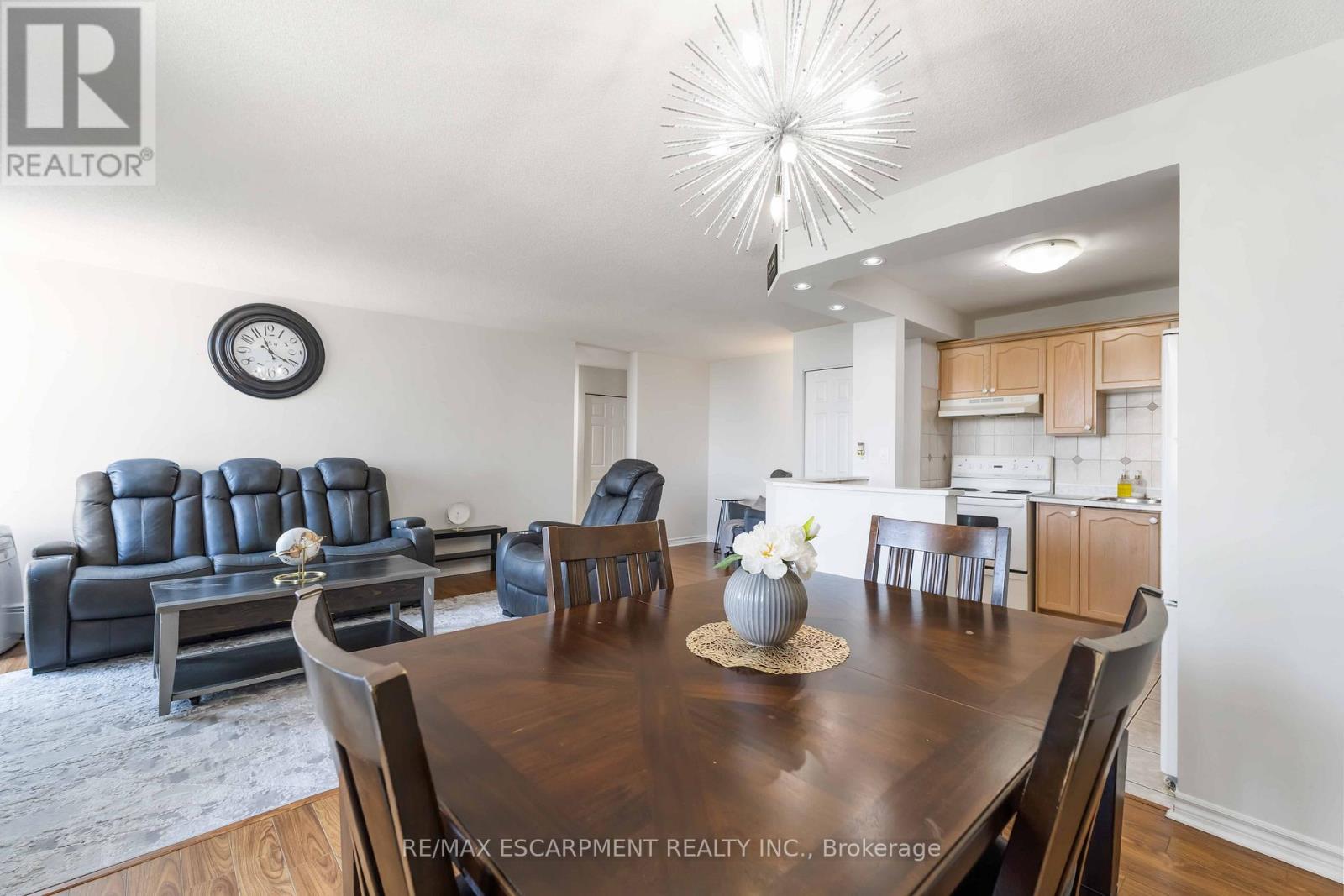 Photo 11 of 1004 75 Glenburn Court, Hamilton ON