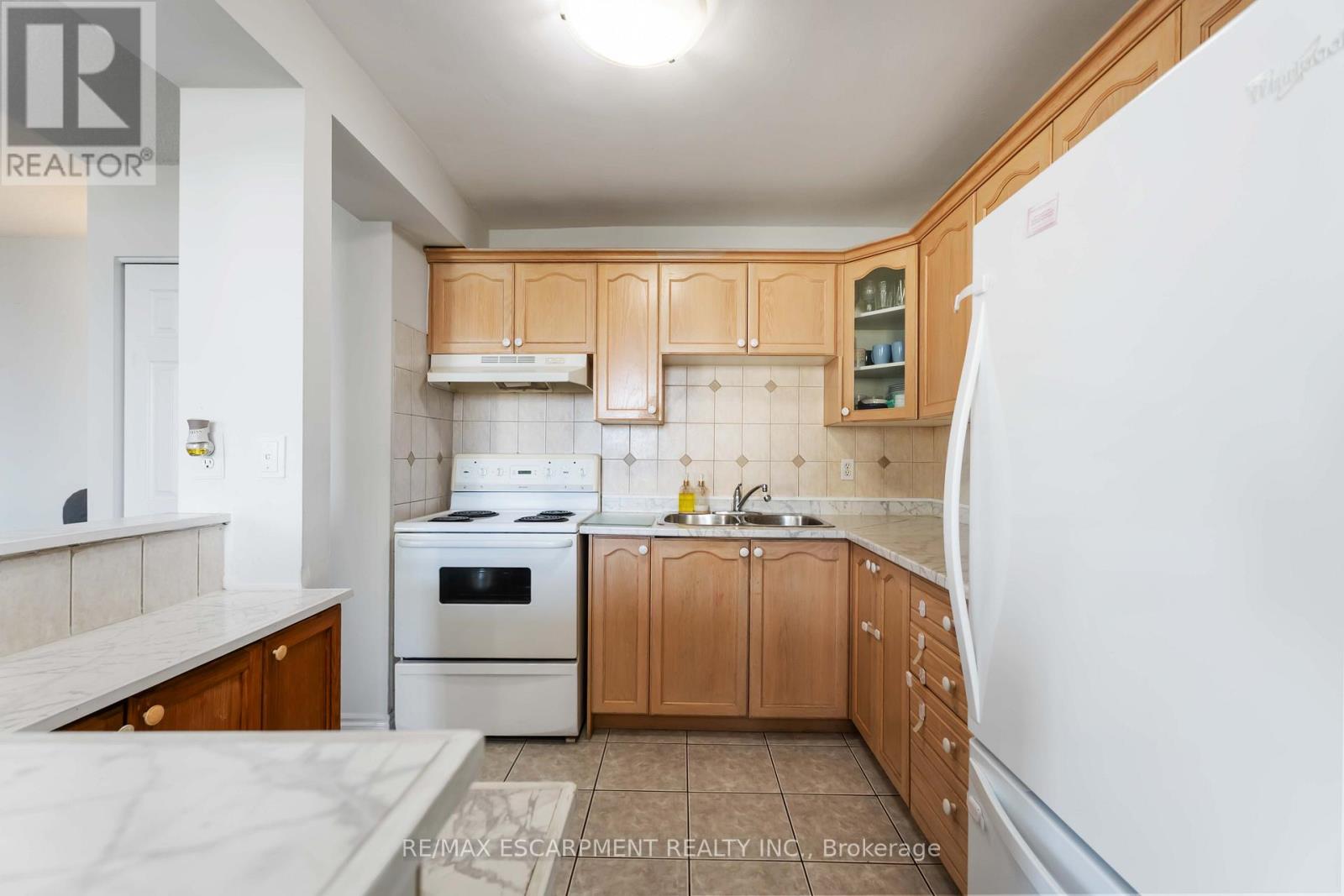 Photo 14 of 1004 75 Glenburn Court, Hamilton ON