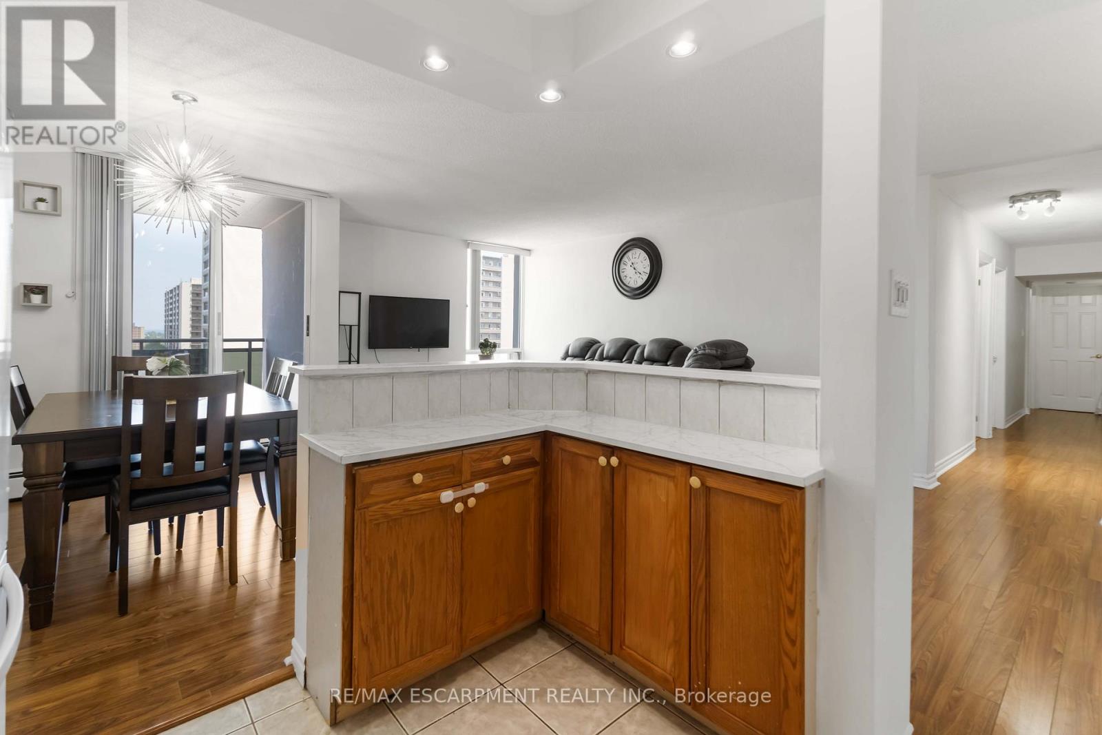Photo 15 of 1004 75 Glenburn Court, Hamilton ON