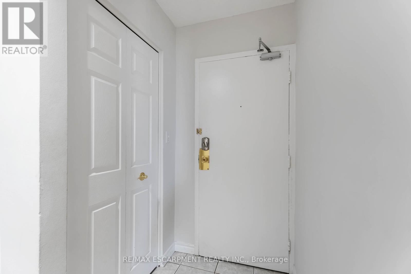 Photo 2 of 1004 75 Glenburn Court, Hamilton ON