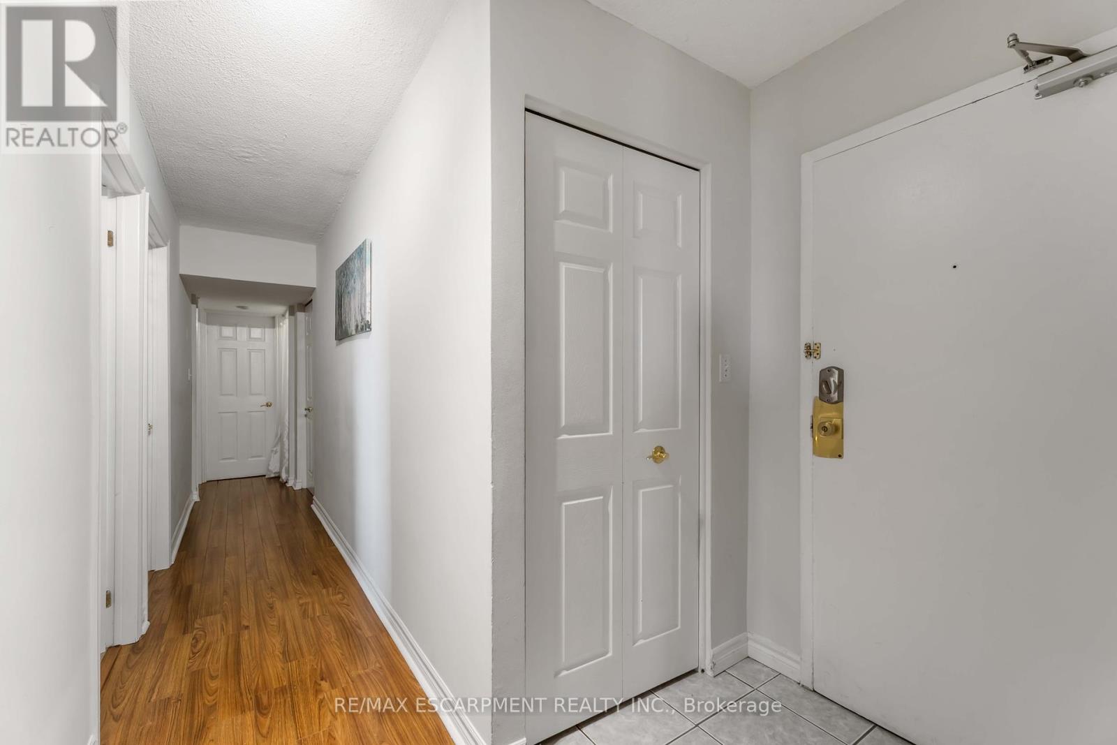 Photo 3 of 1004 75 Glenburn Court, Hamilton ON