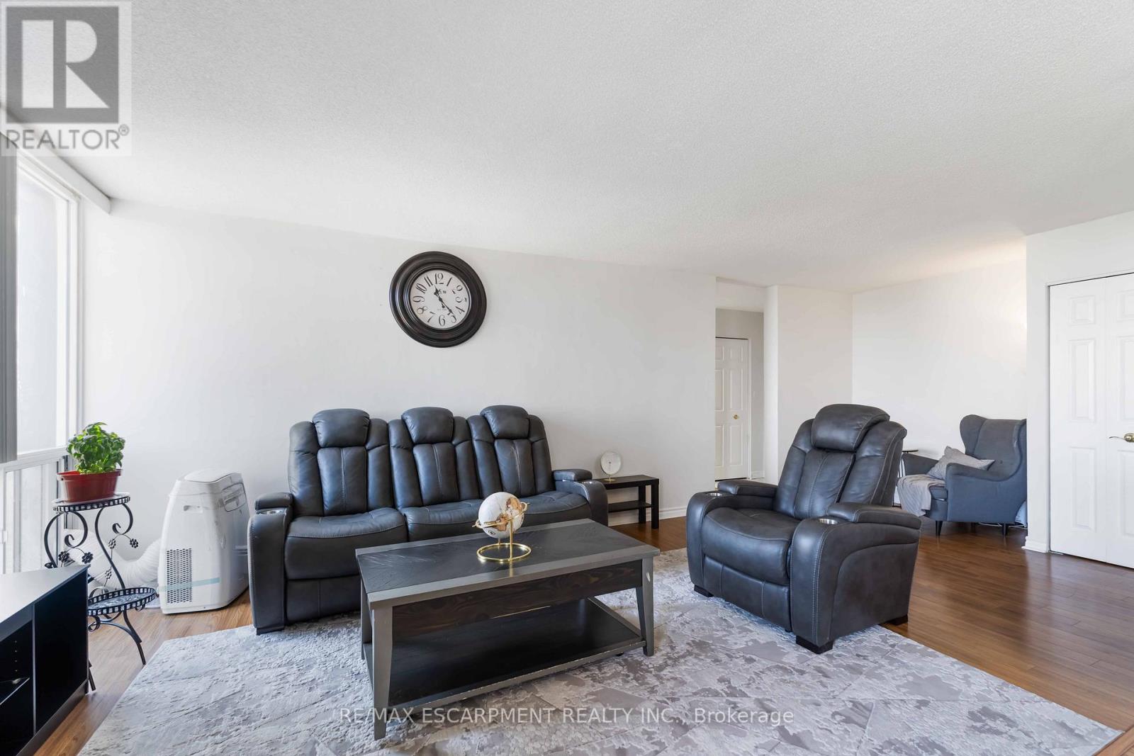 Photo 7 of 1004 75 Glenburn Court, Hamilton ON