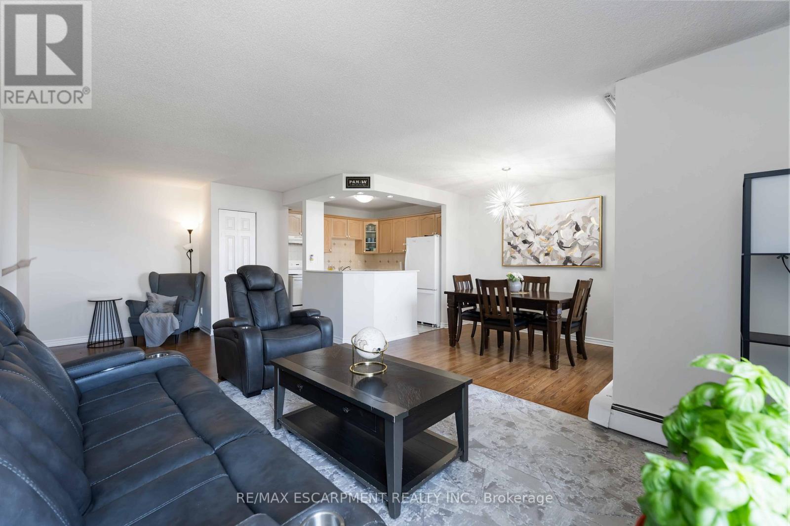 Photo 8 of 1004 75 Glenburn Court, Hamilton ON
