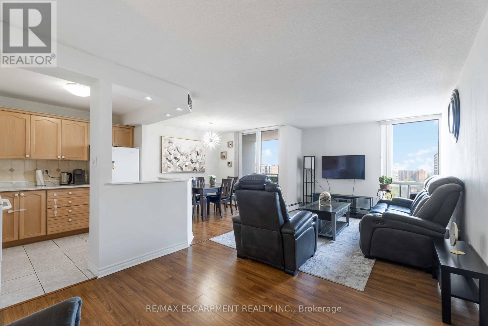 Photo 9 of 1004 75 Glenburn Court, Hamilton ON