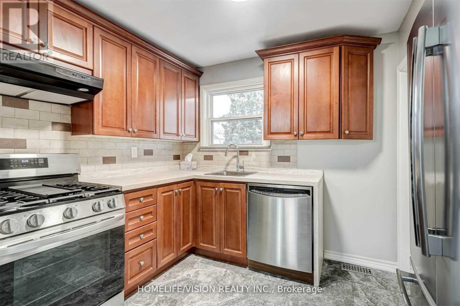 Photo 10 of Main 65 Ellington Drive E, Toronto ON