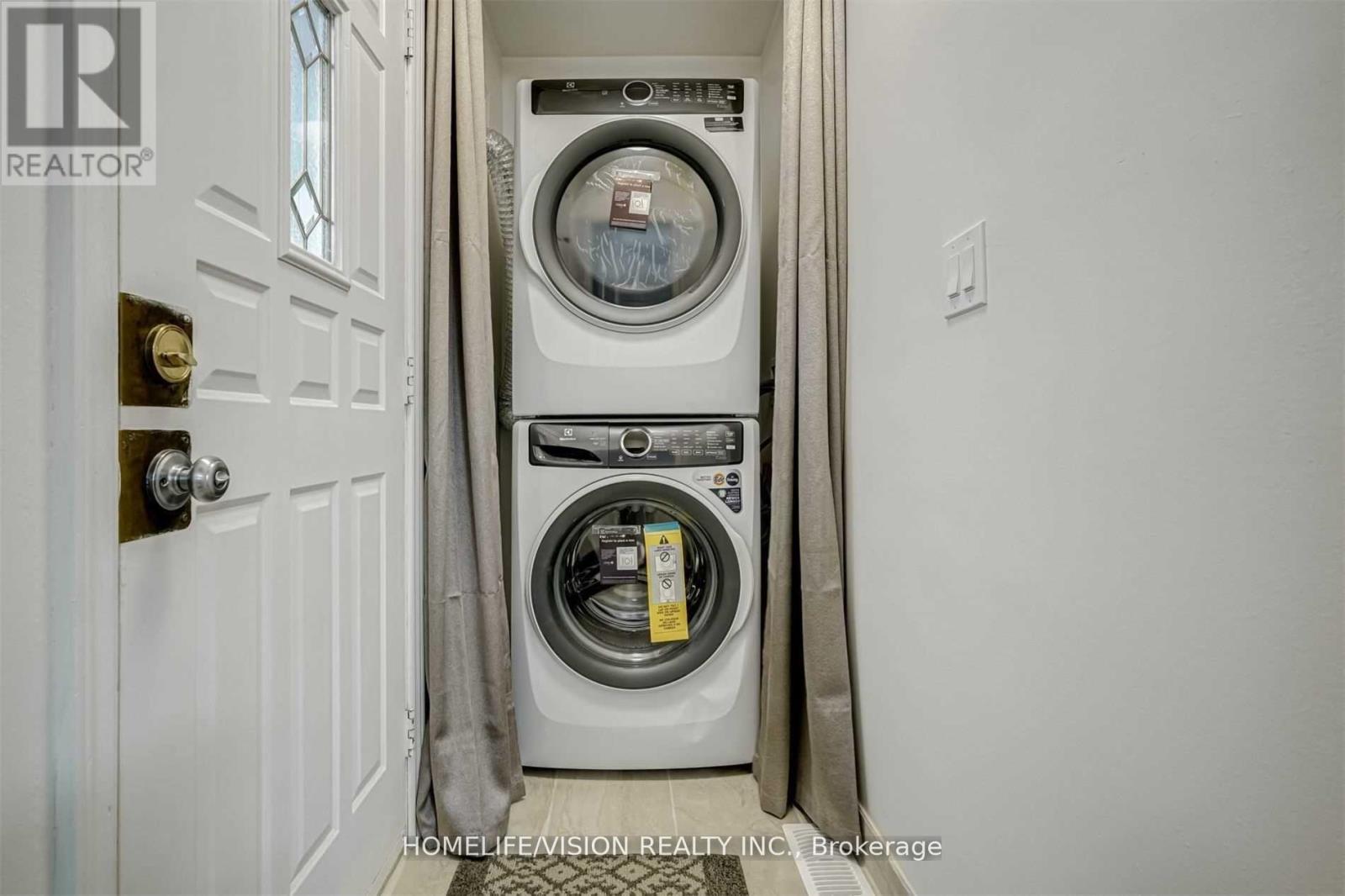 Photo 3 of Main 65 Ellington Drive E, Toronto ON