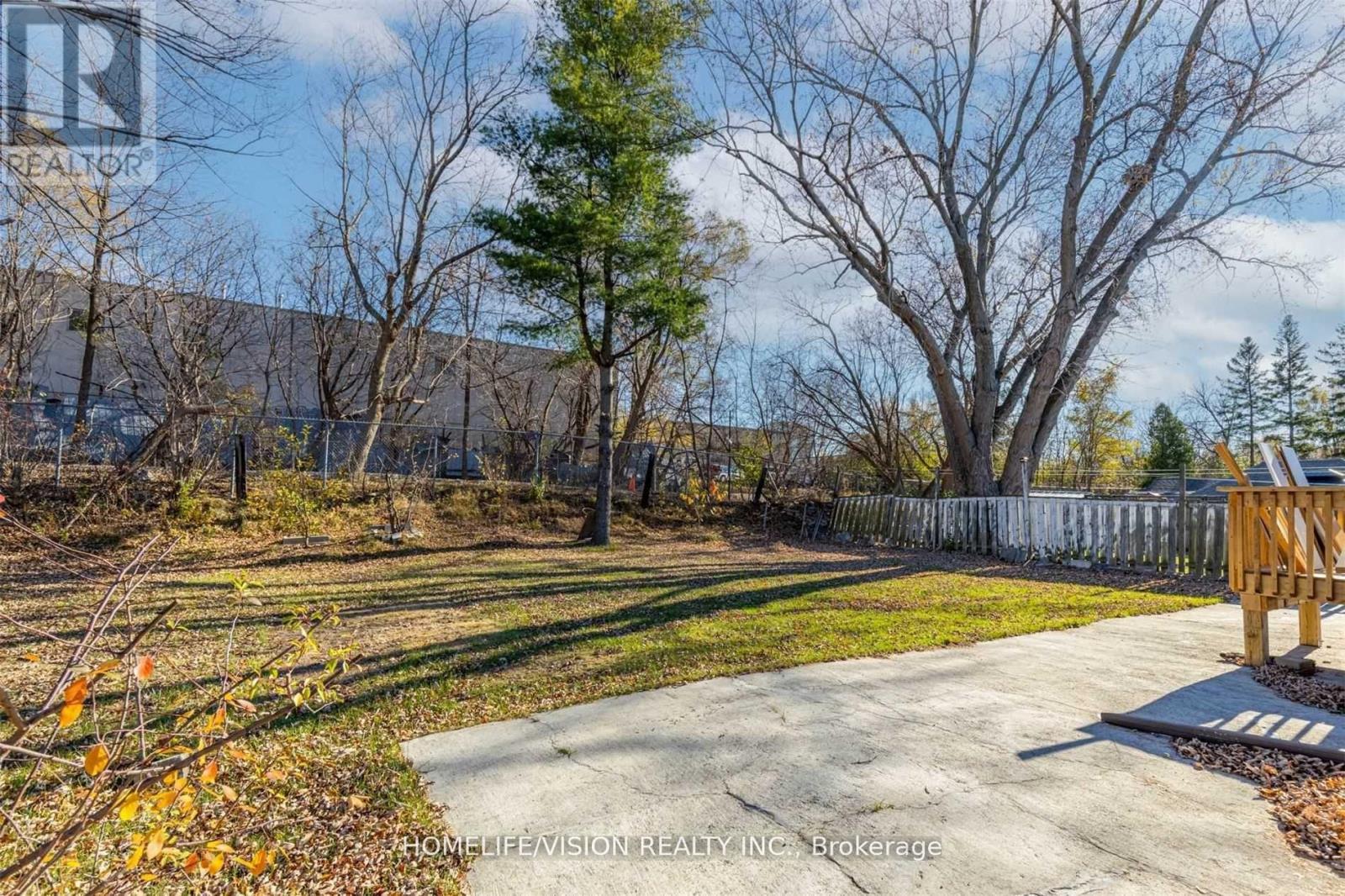 Photo 31 of Main 65 Ellington Drive E, Toronto ON