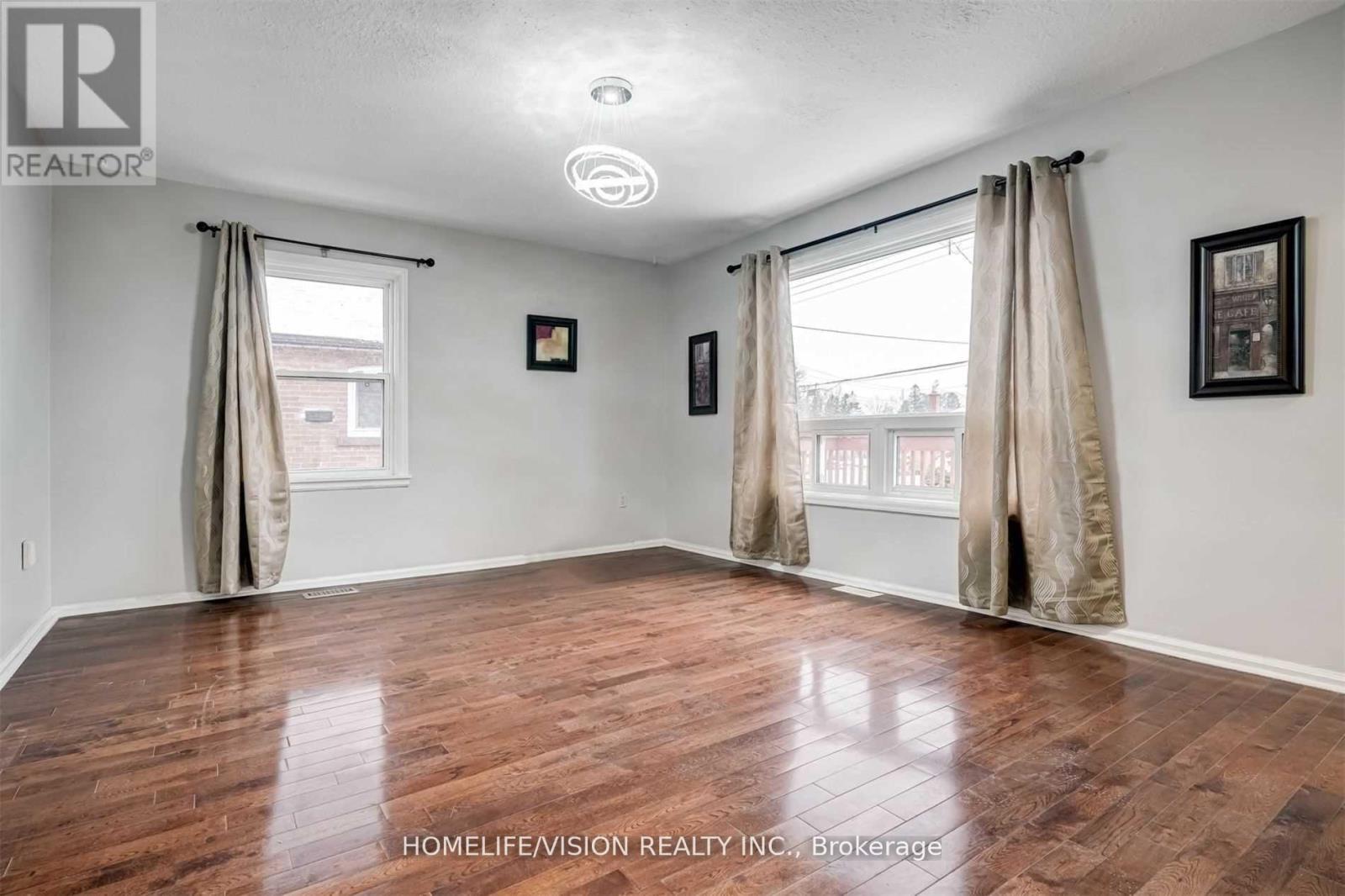 Photo 5 of Main 65 Ellington Drive E, Toronto ON