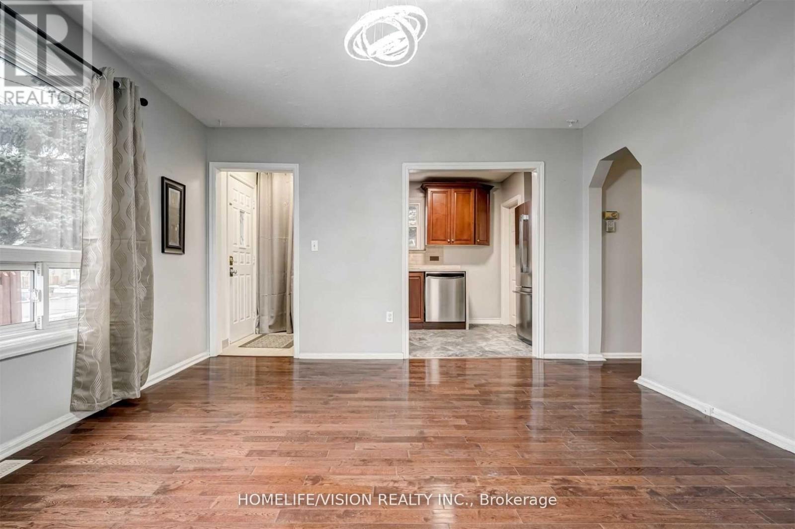 Photo 7 of Main 65 Ellington Drive E, Toronto ON