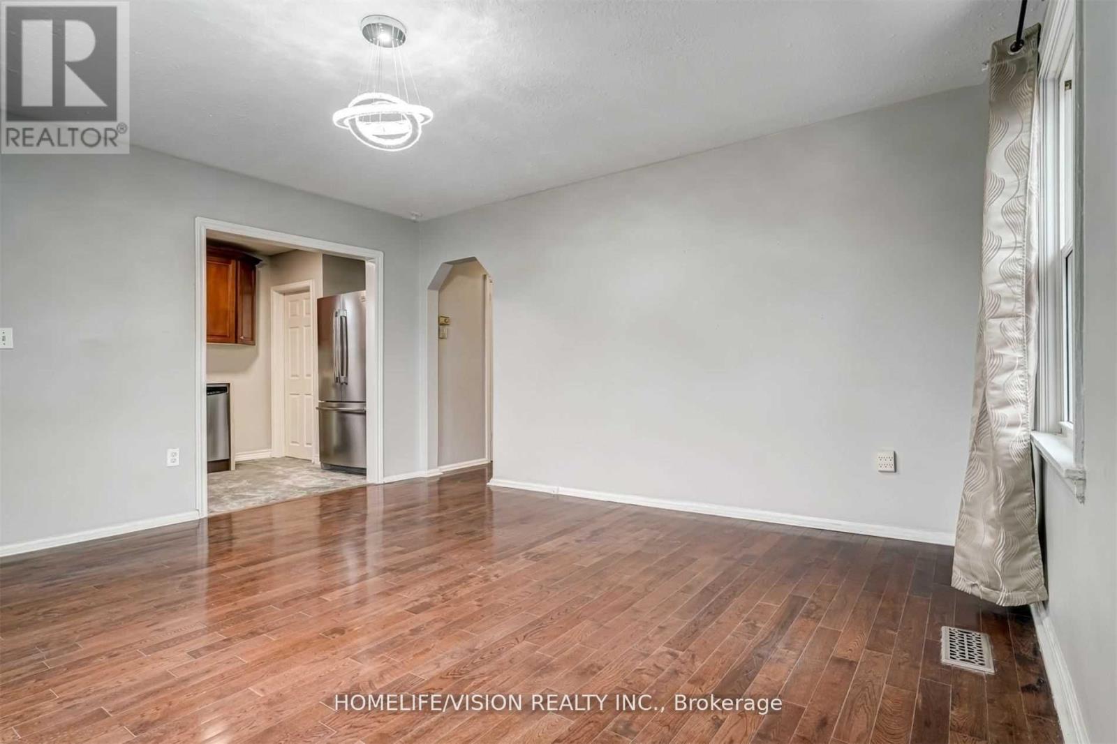 Photo 8 of Main 65 Ellington Drive E, Toronto ON