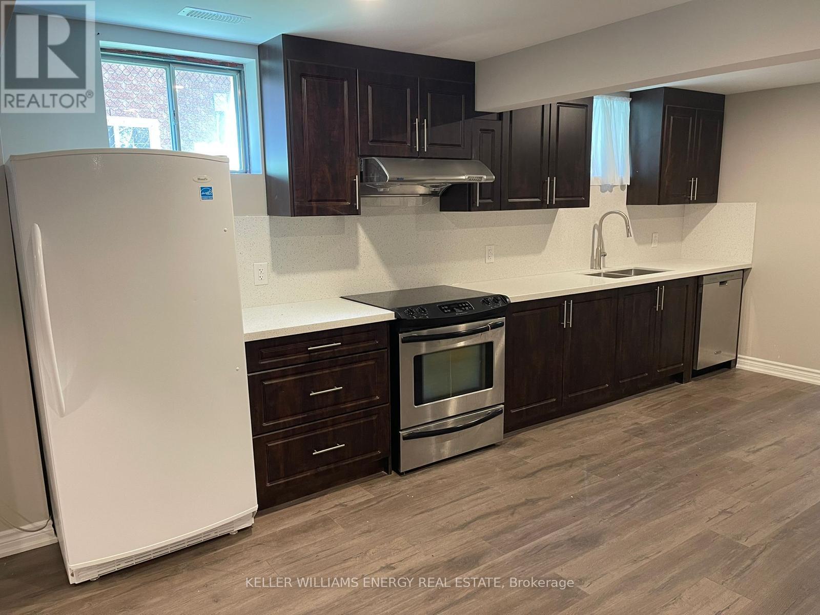 Photo 1 of 63 Inglewood Place, Whitby ON