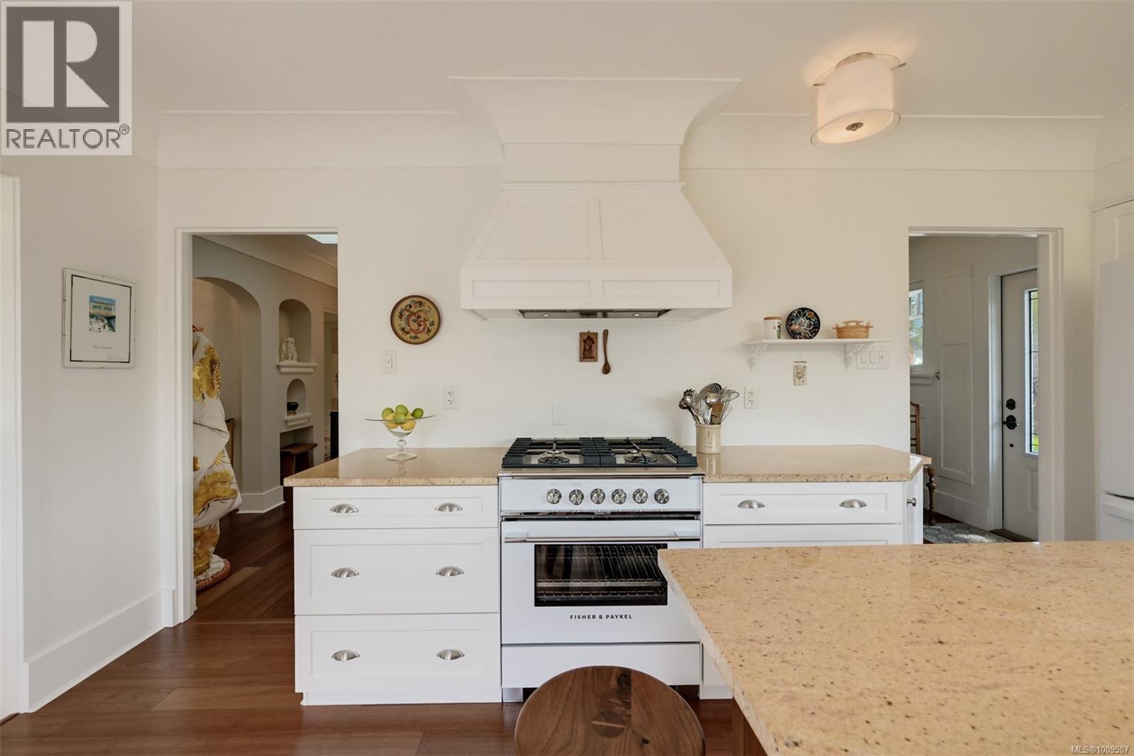 Single Family House Character for Sale in  Despard Ave Victoria 