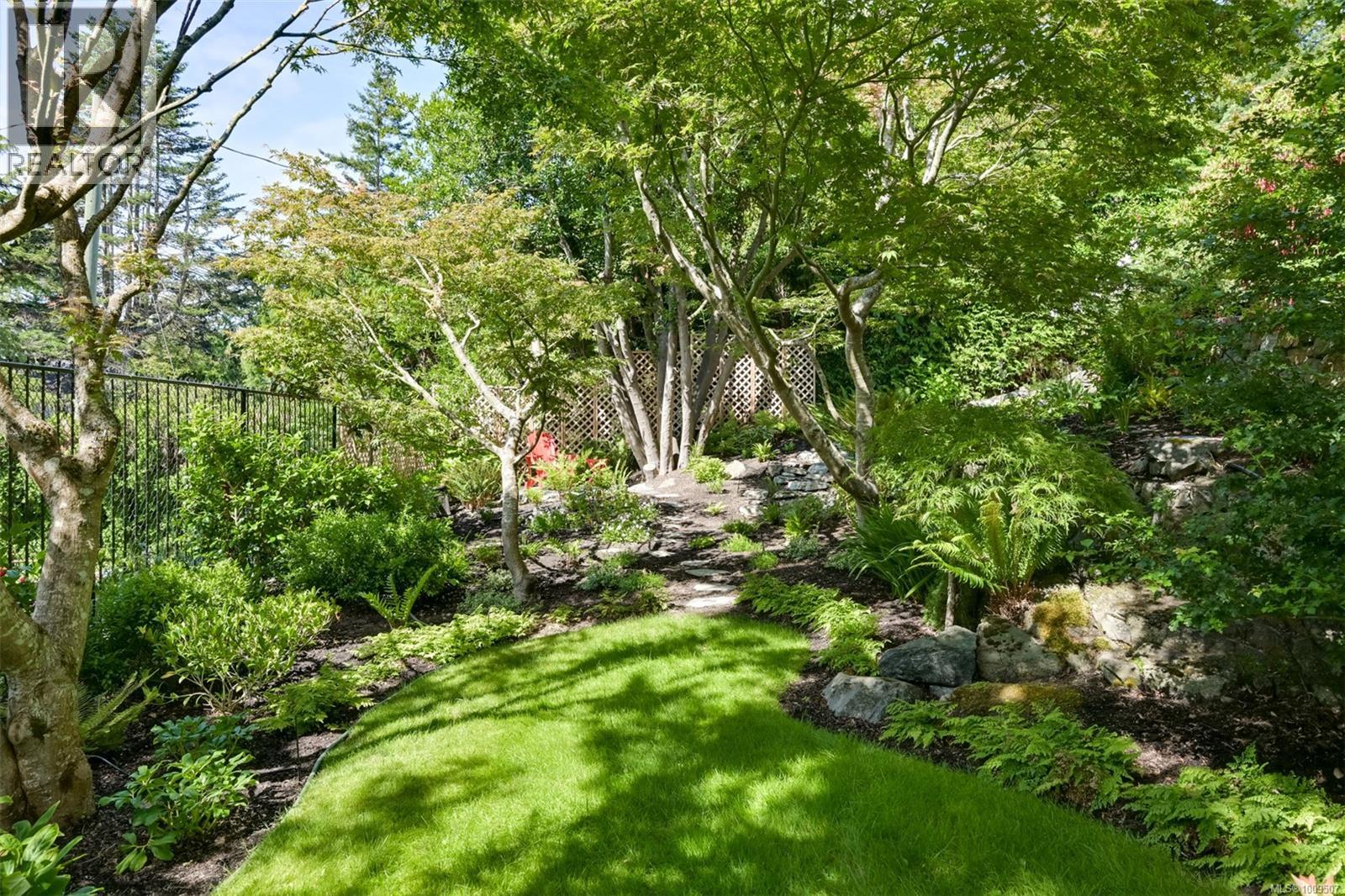 Single Family House Character for Sale in  Despard Ave Victoria 