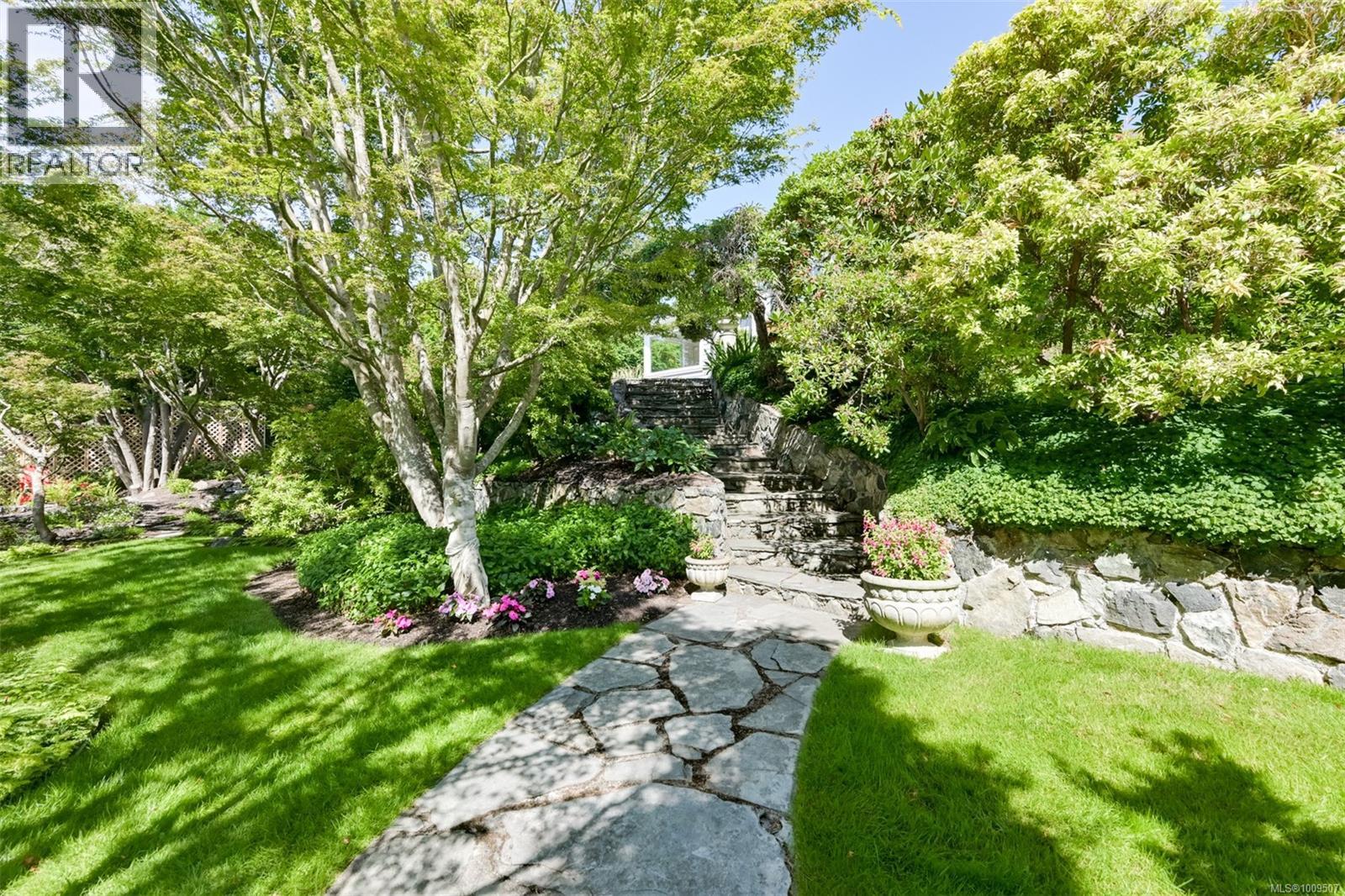 Single Family House Character for Sale in  Despard Ave Victoria 