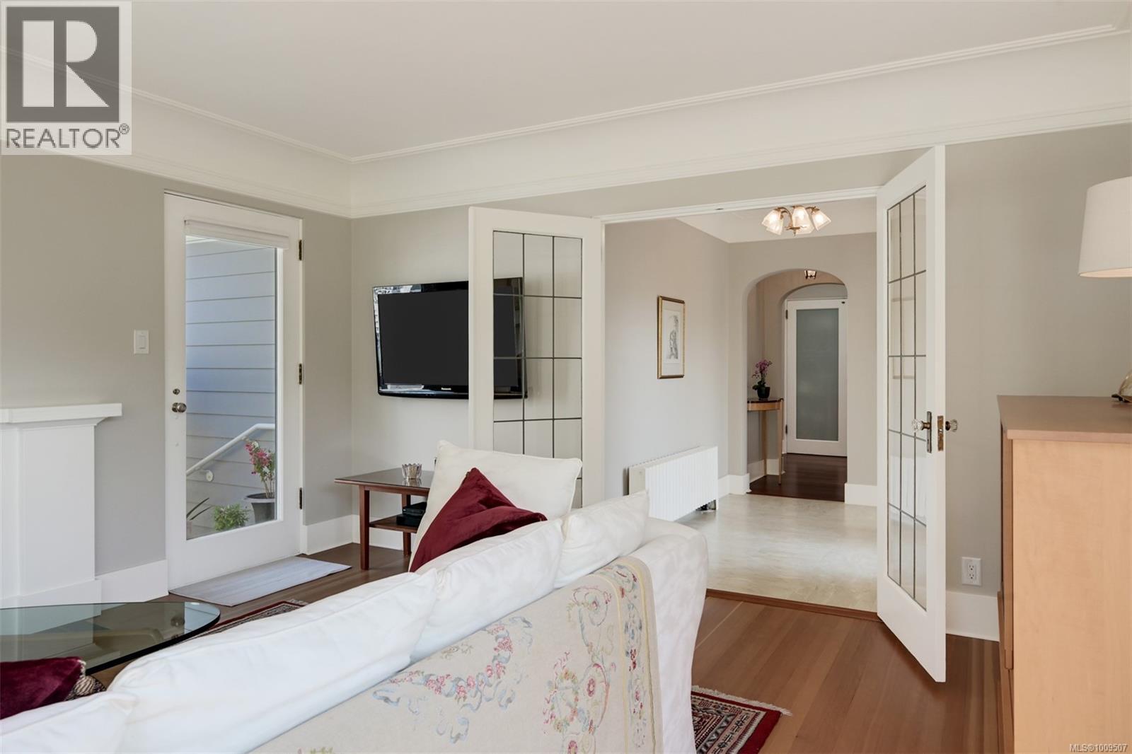 Single Family House Character for Sale in  Despard Ave Victoria 