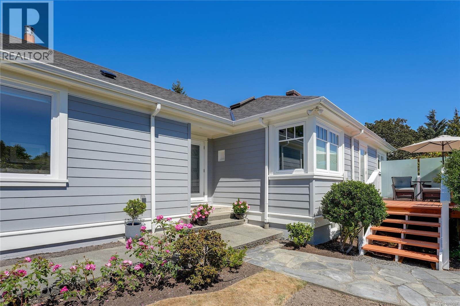 Single Family House Character for Sale in  Despard Ave Victoria 