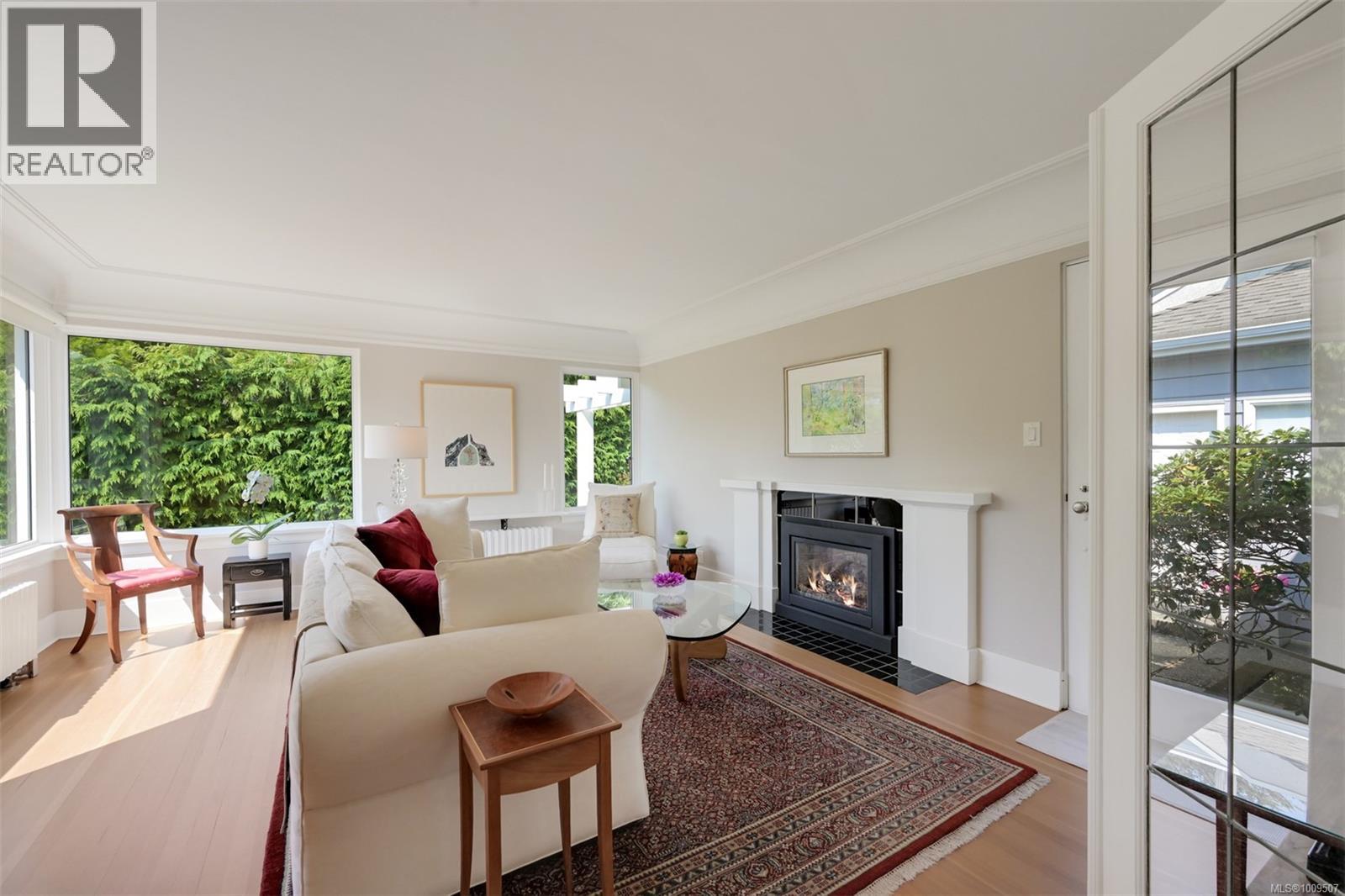 Single Family House Character for Sale in  Despard Ave Victoria 